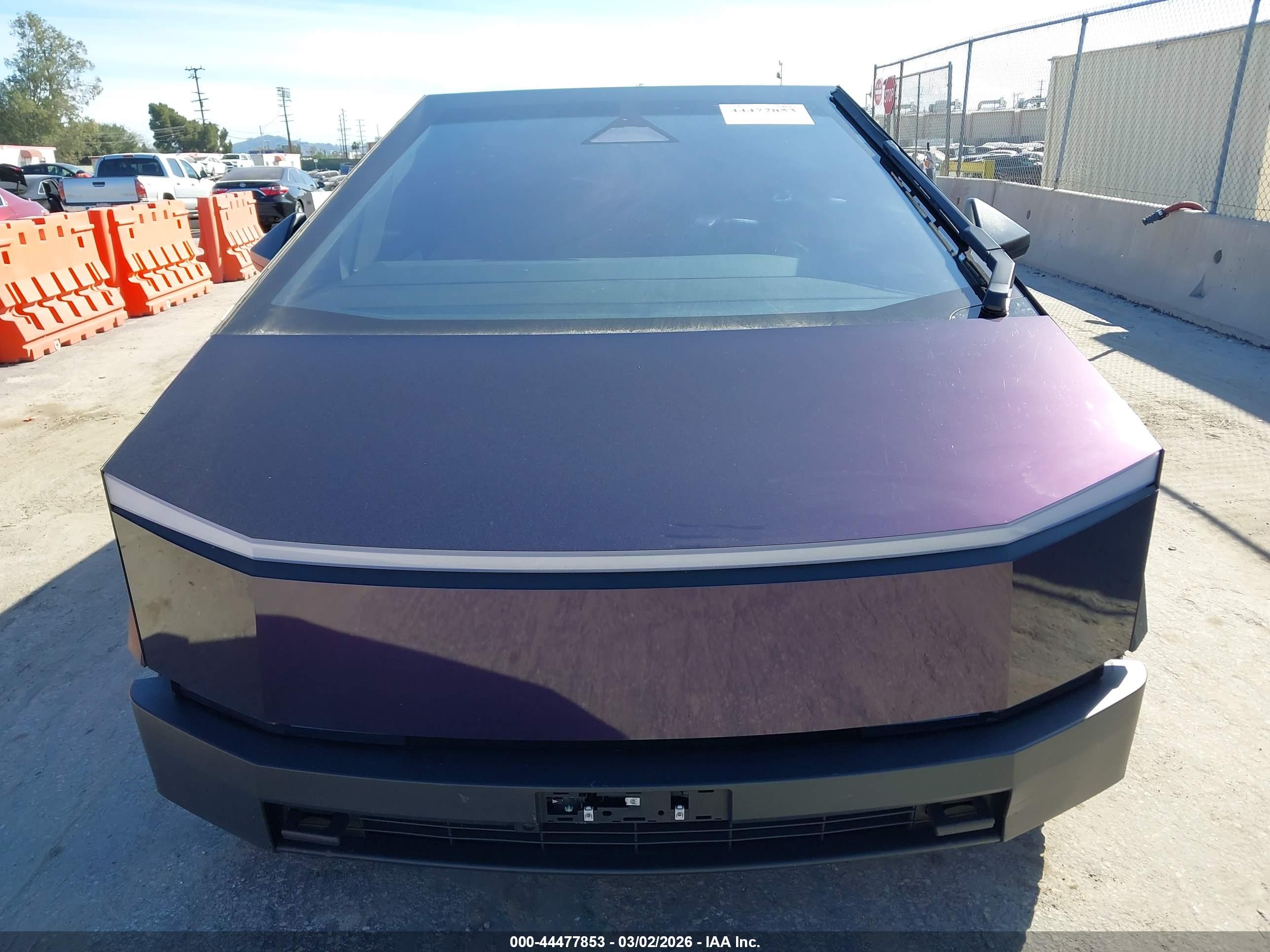 TESLA CYBERTRUCK image 6