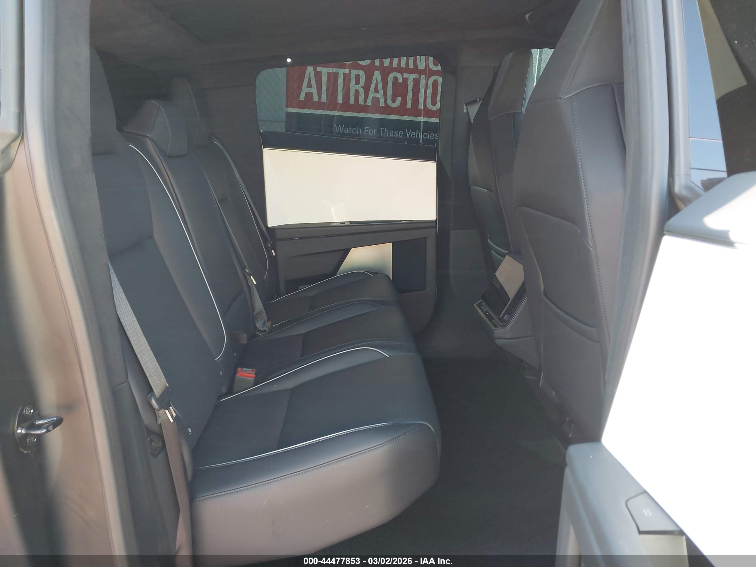 TESLA CYBERTRUCK image 8