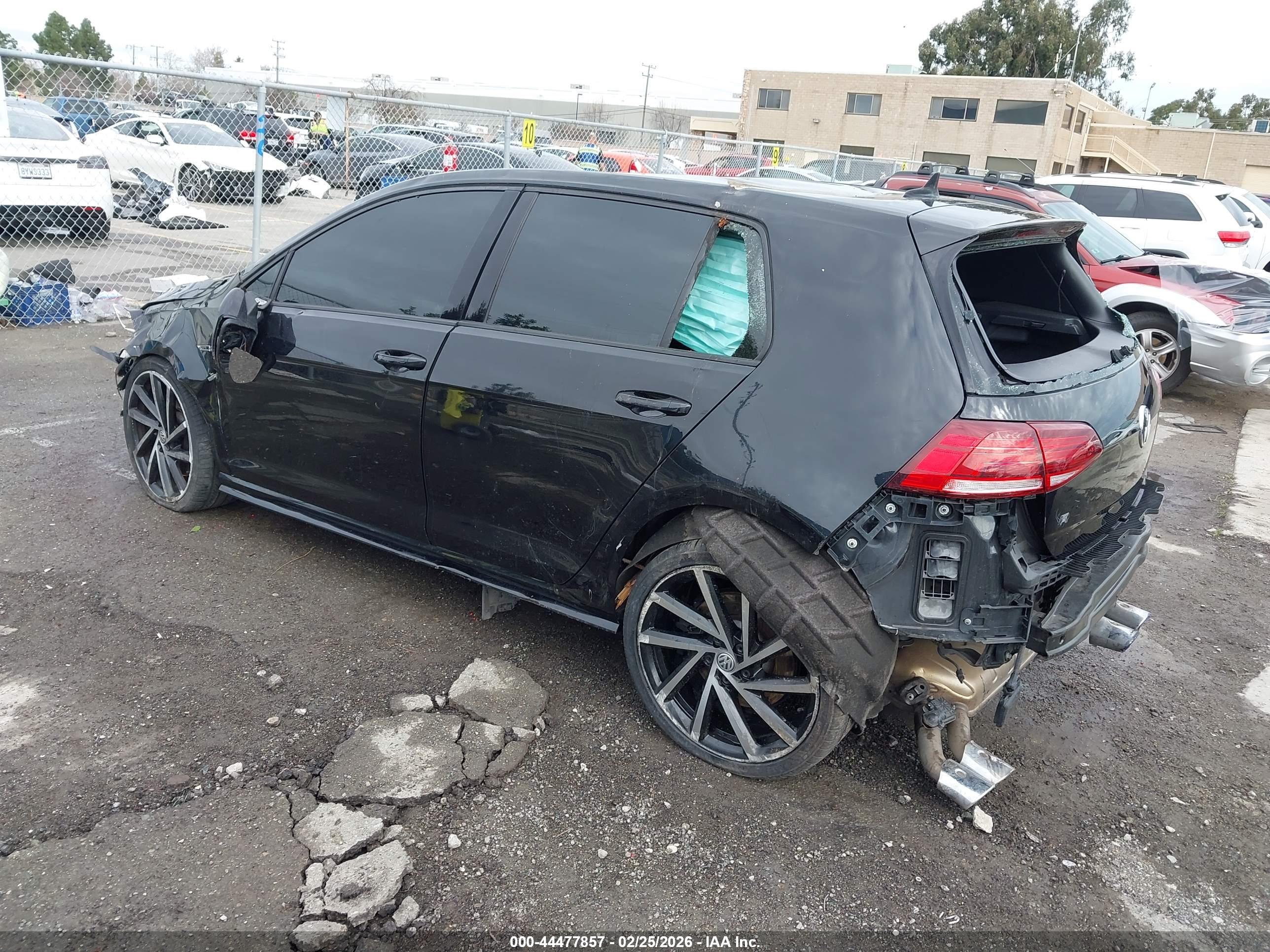 VOLKSWAGEN GOLF image 3