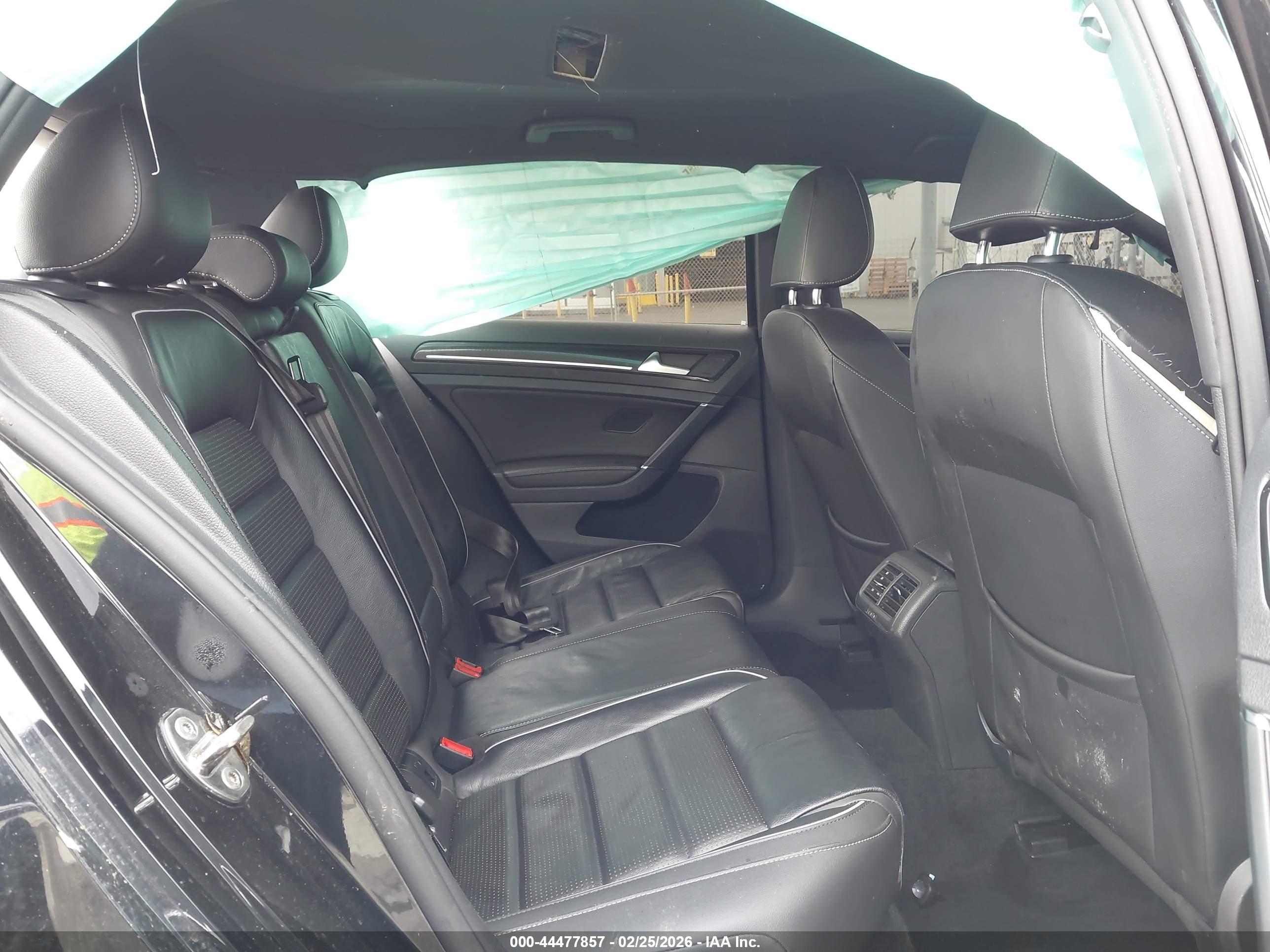 VOLKSWAGEN GOLF image 8