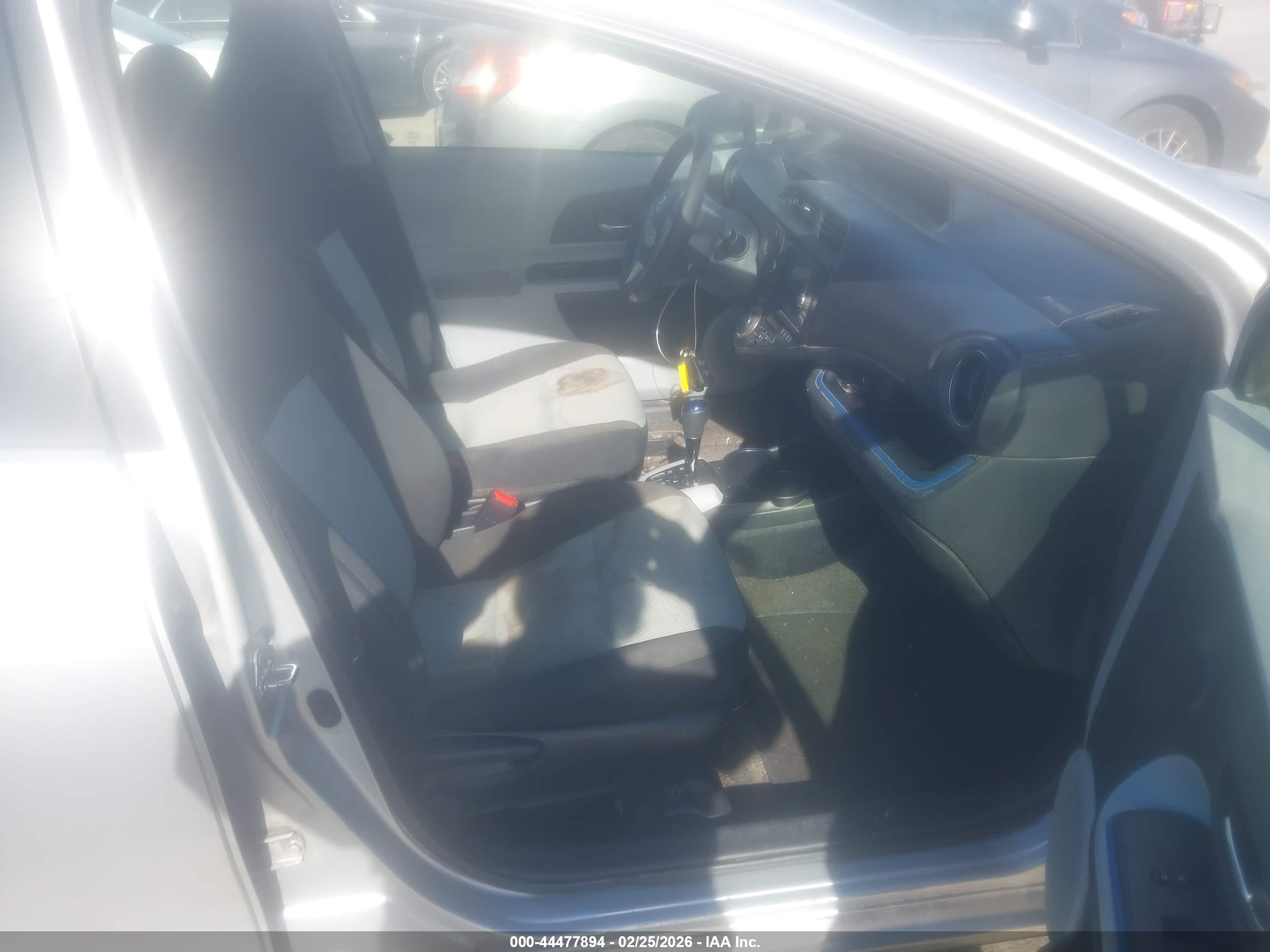 TOYOTA PRIUS image 5