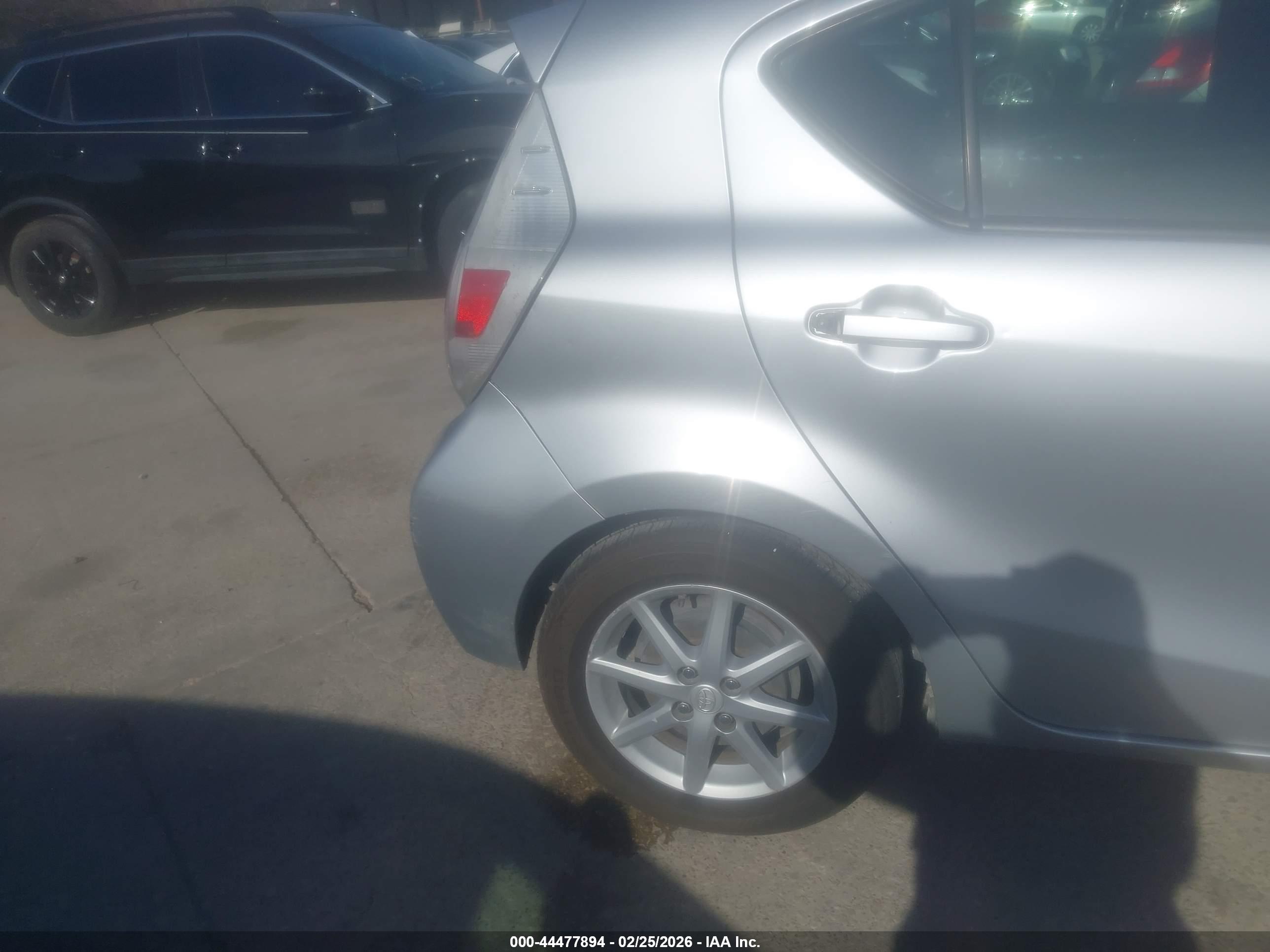 TOYOTA PRIUS image 6
