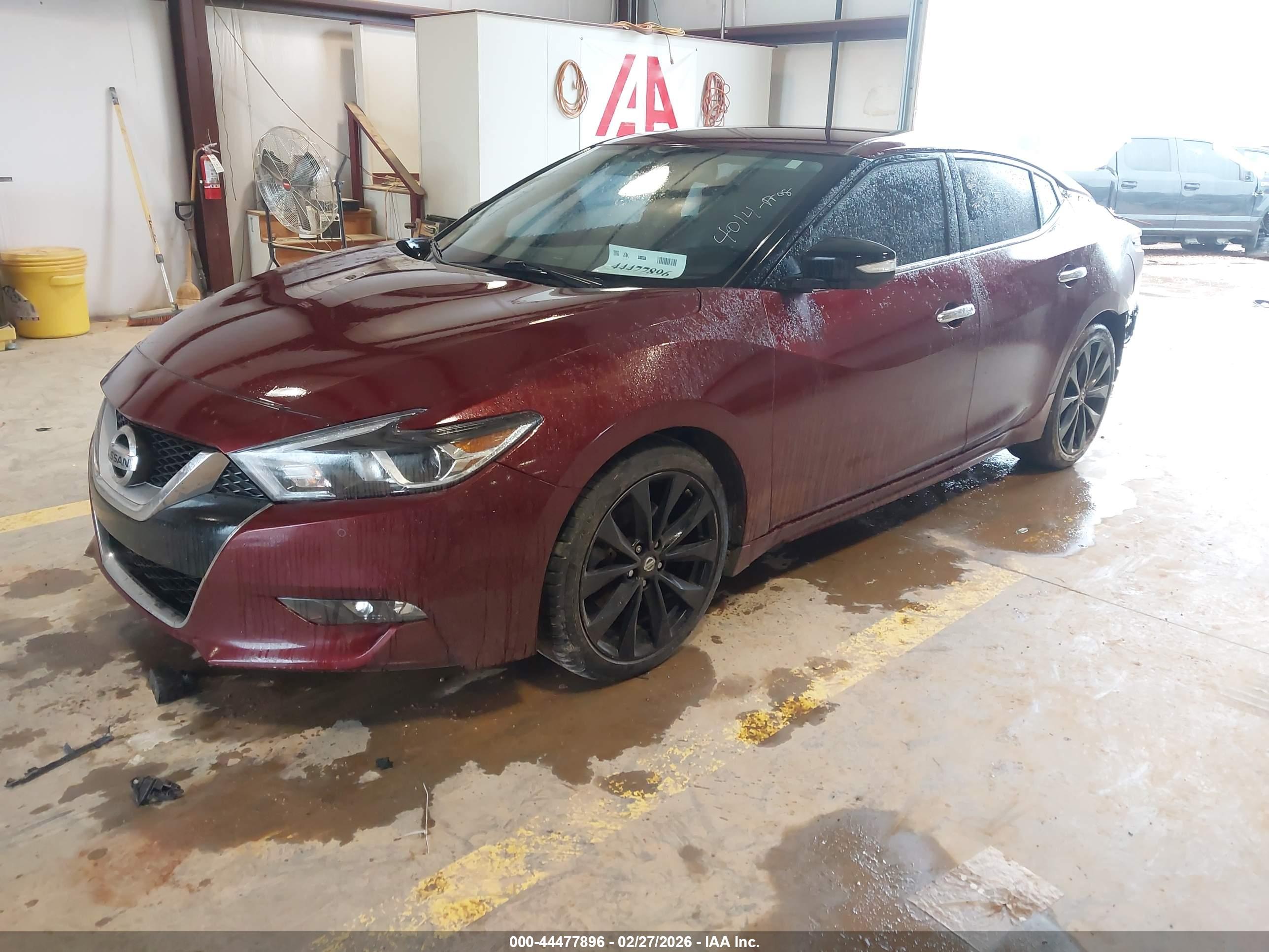 NISSAN MAXIMA image 2