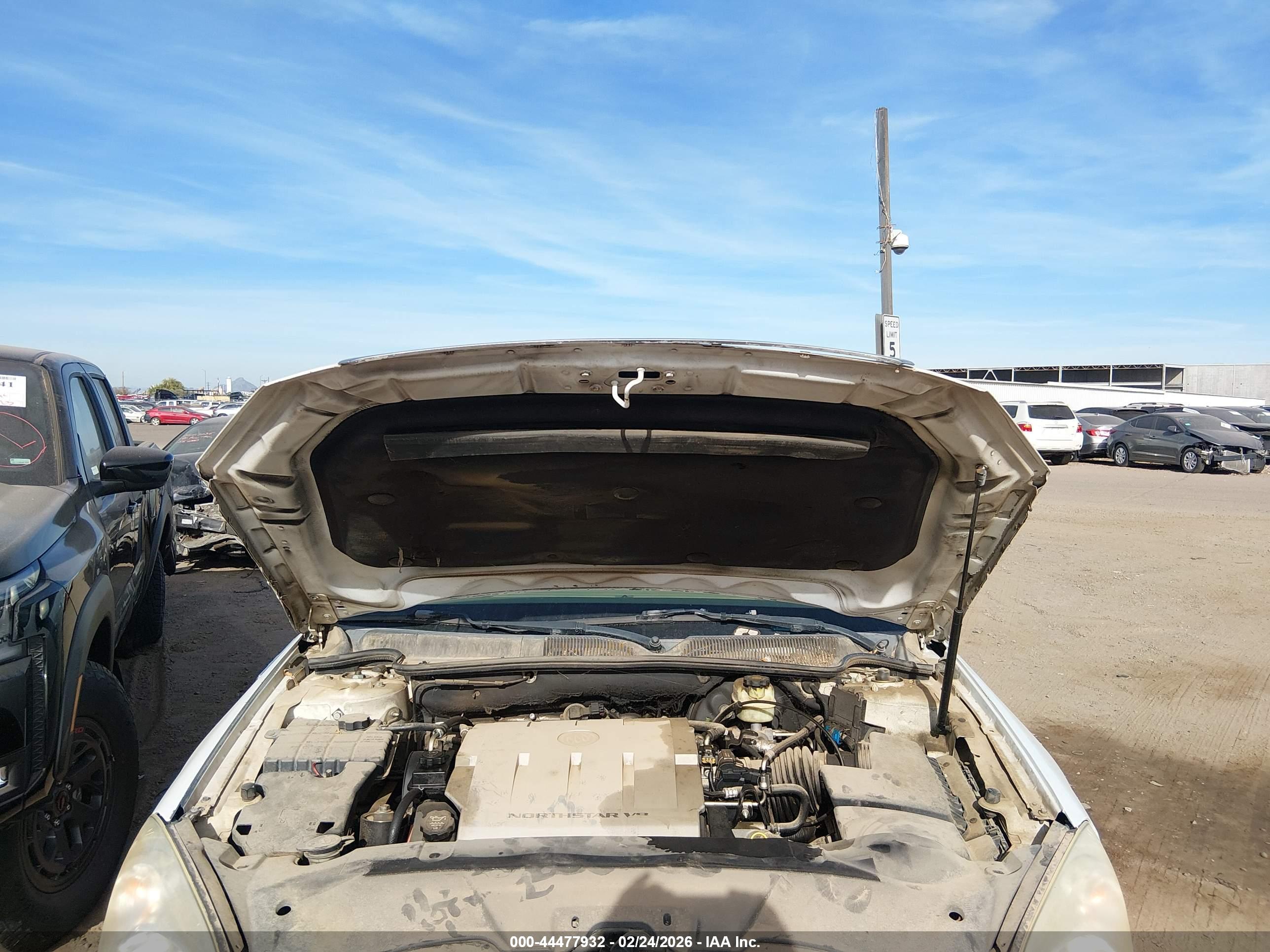 BUICK LUCERNE image 10