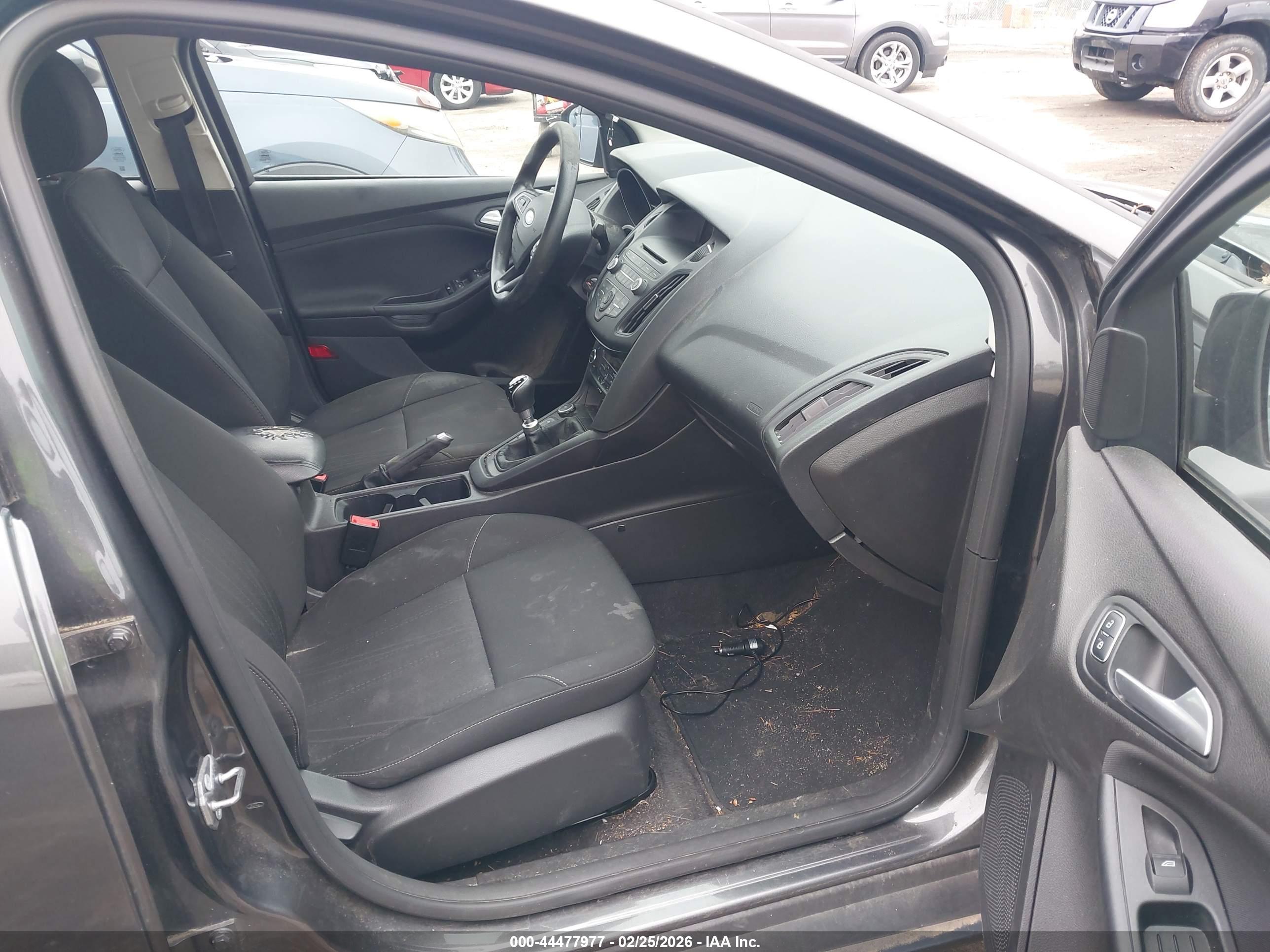 FORD FOCUS image 5
