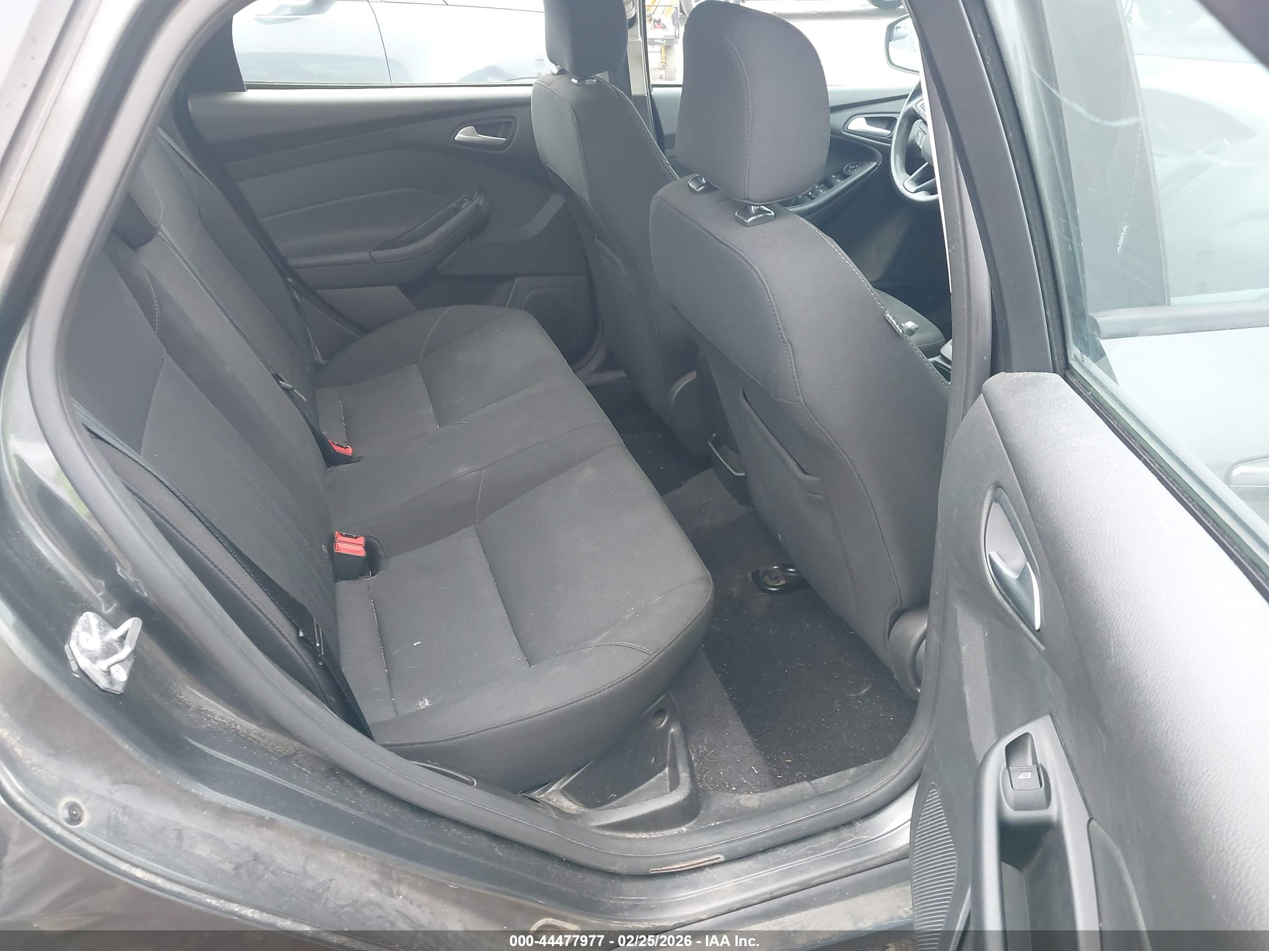 FORD FOCUS image 8