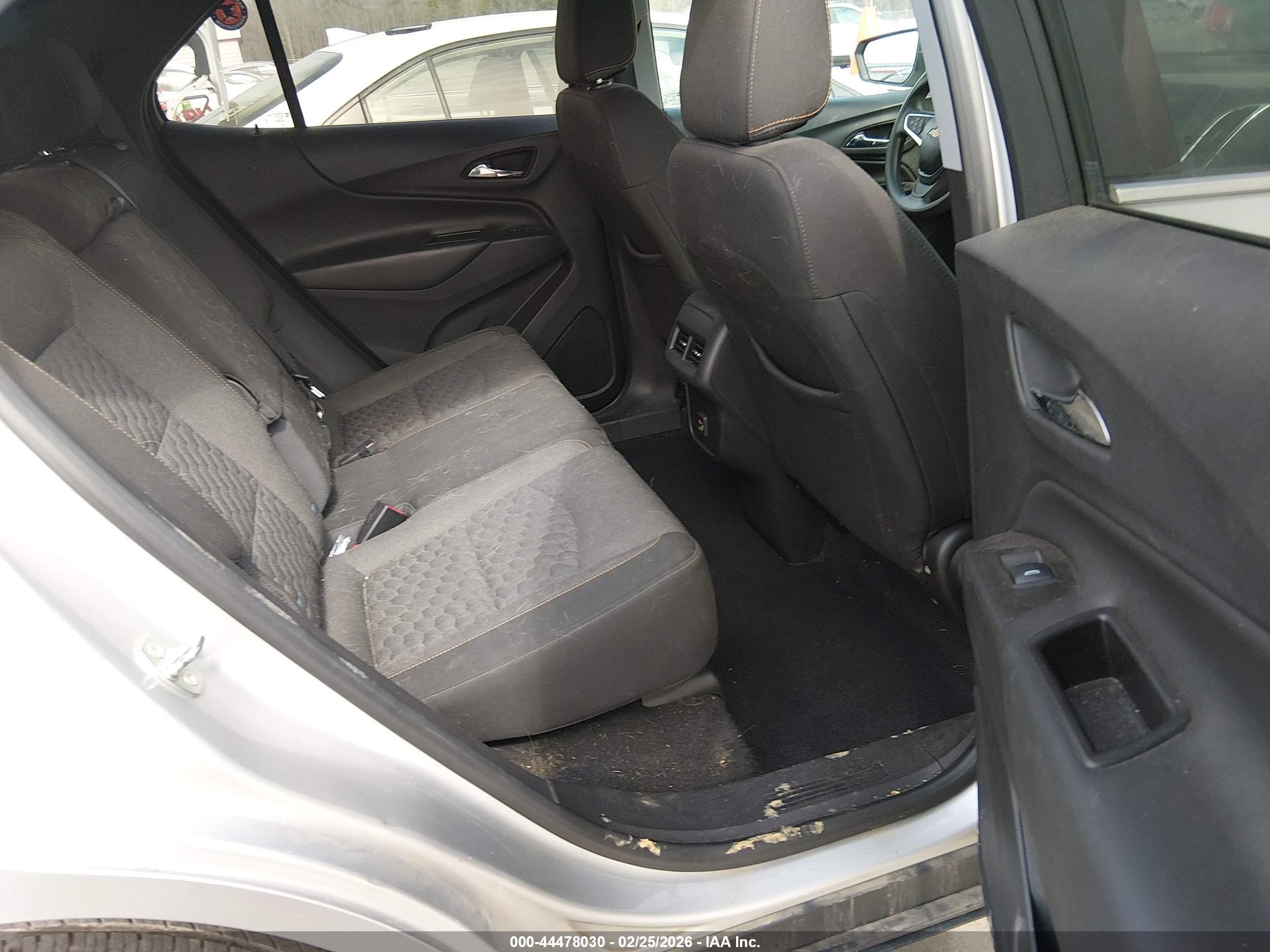 CHEVROLET EQUINOX image 8