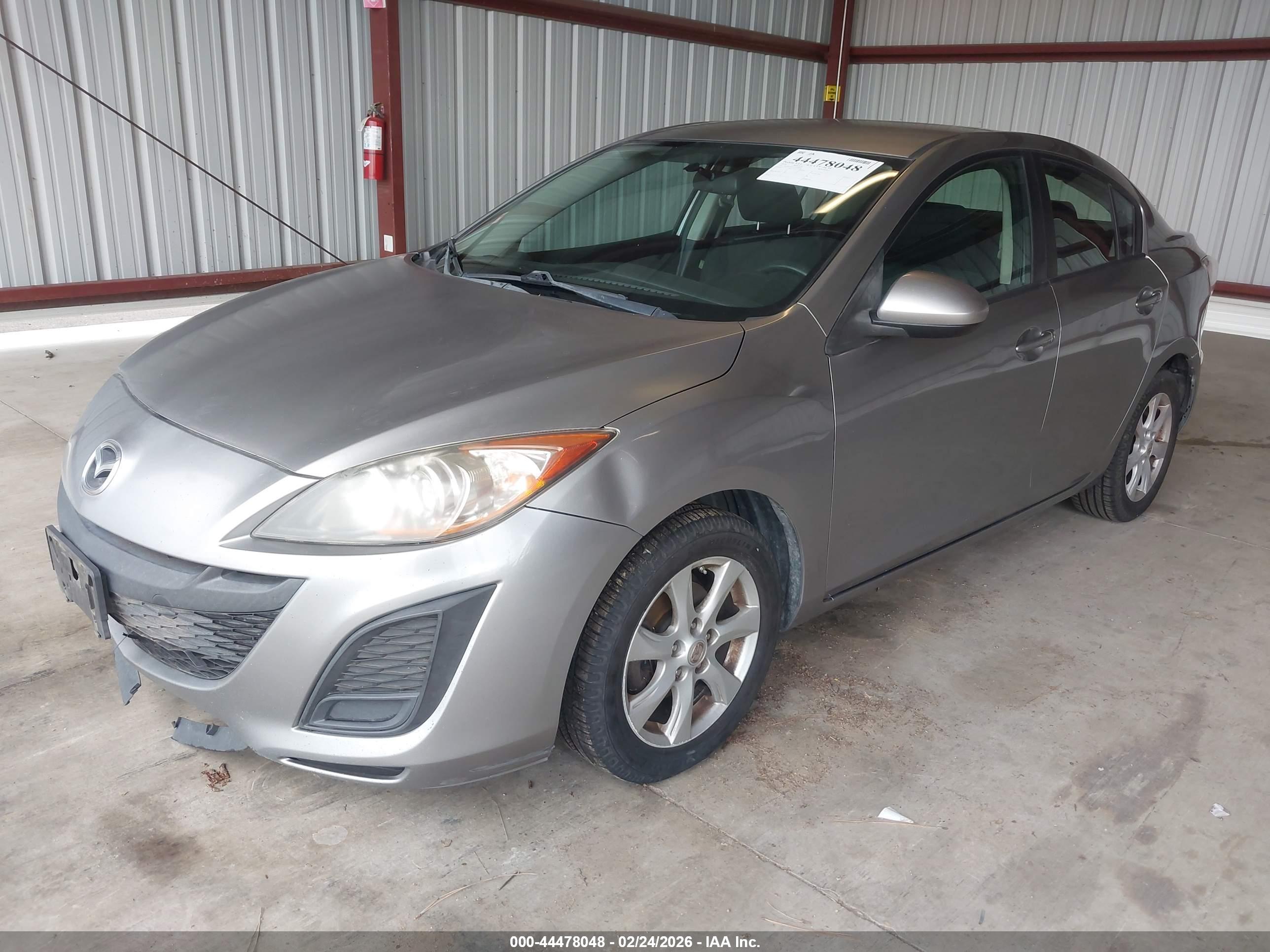 MAZDA MAZDA3 image 2