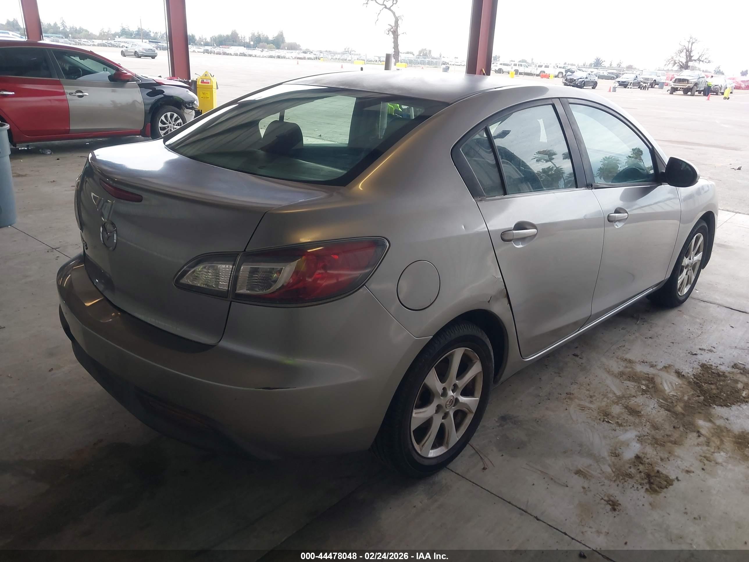 MAZDA MAZDA3 image 4