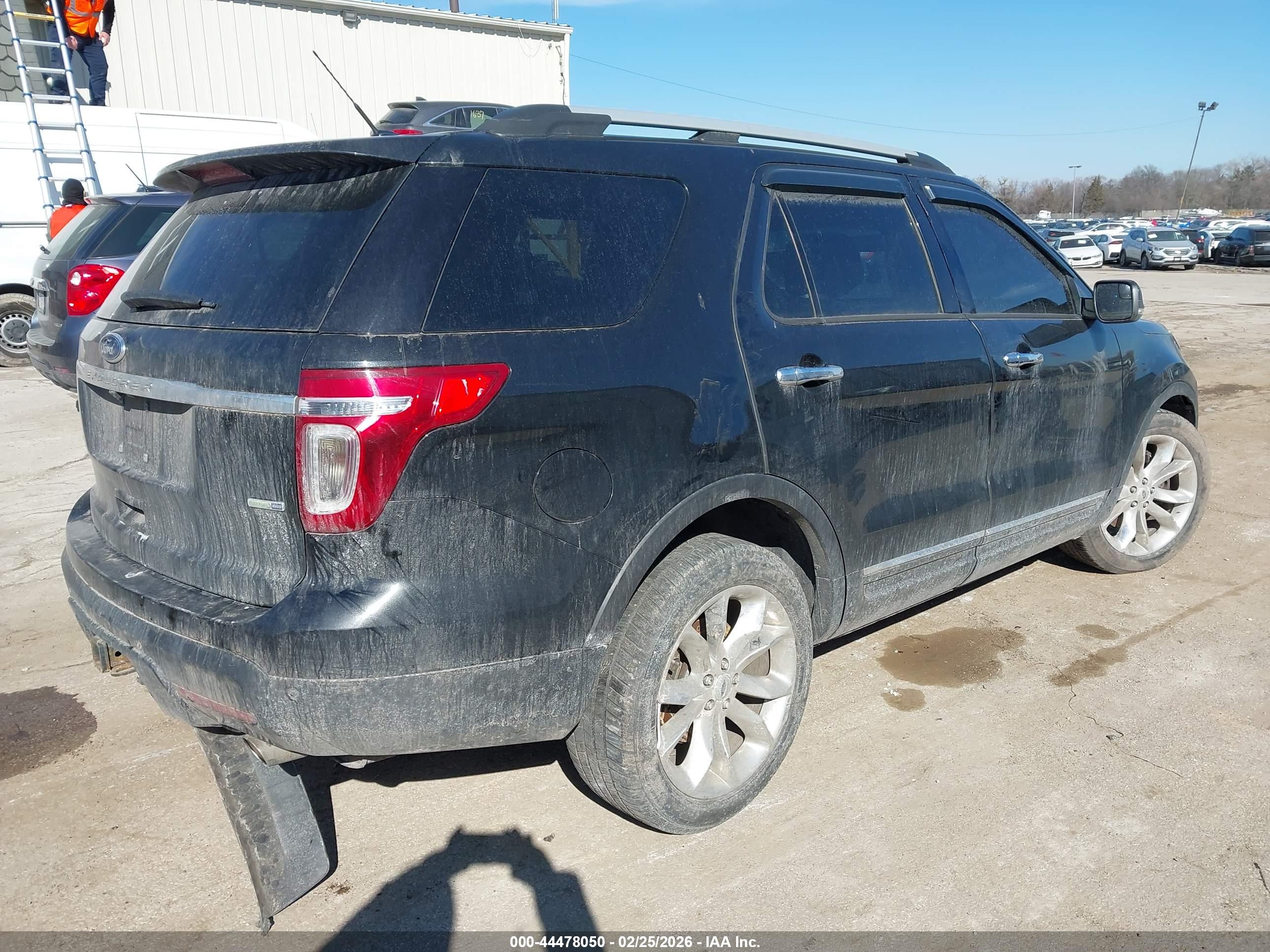 FORD EXPLORER image 4