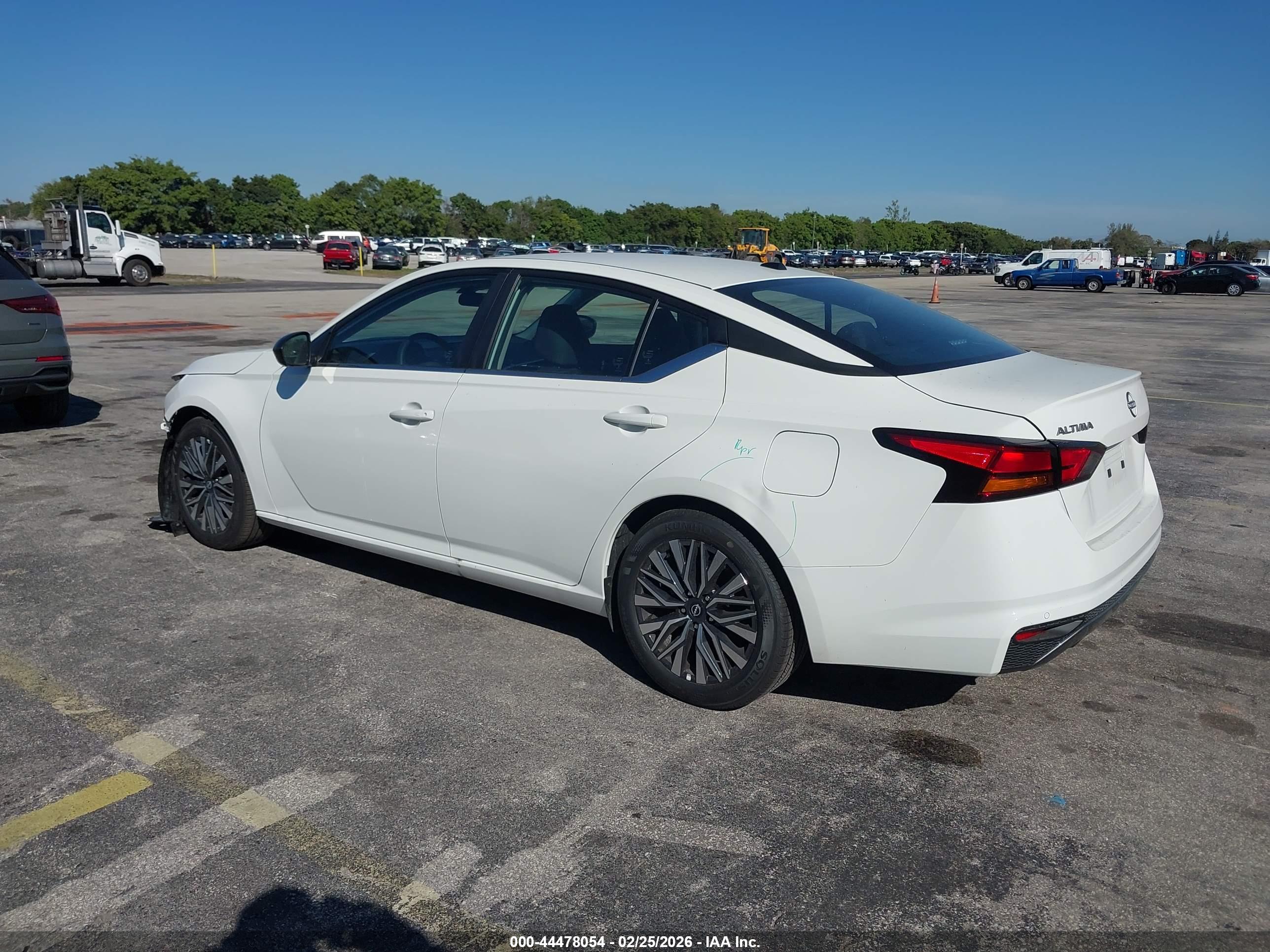 NISSAN ALTIMA image 3
