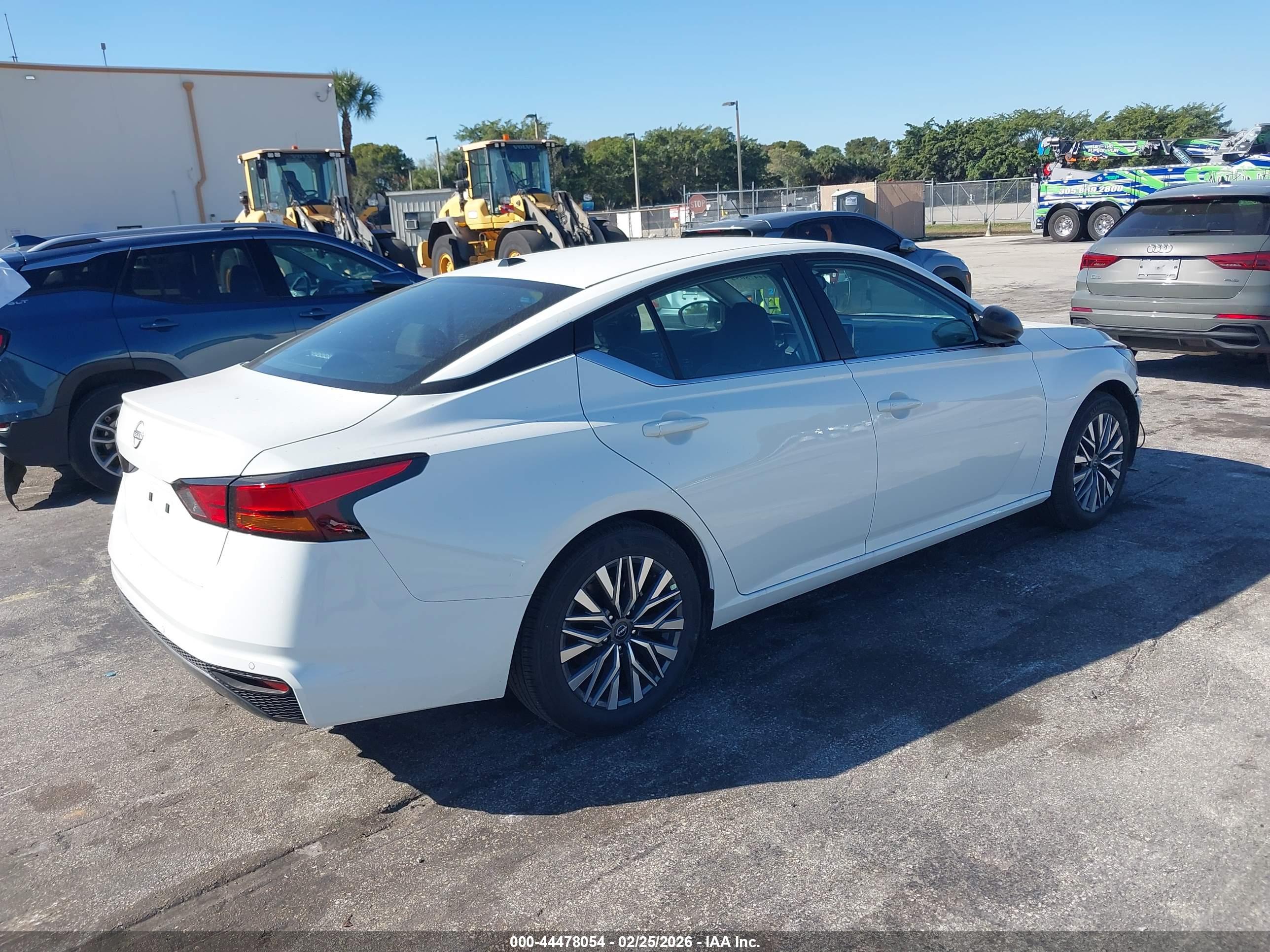 NISSAN ALTIMA image 4