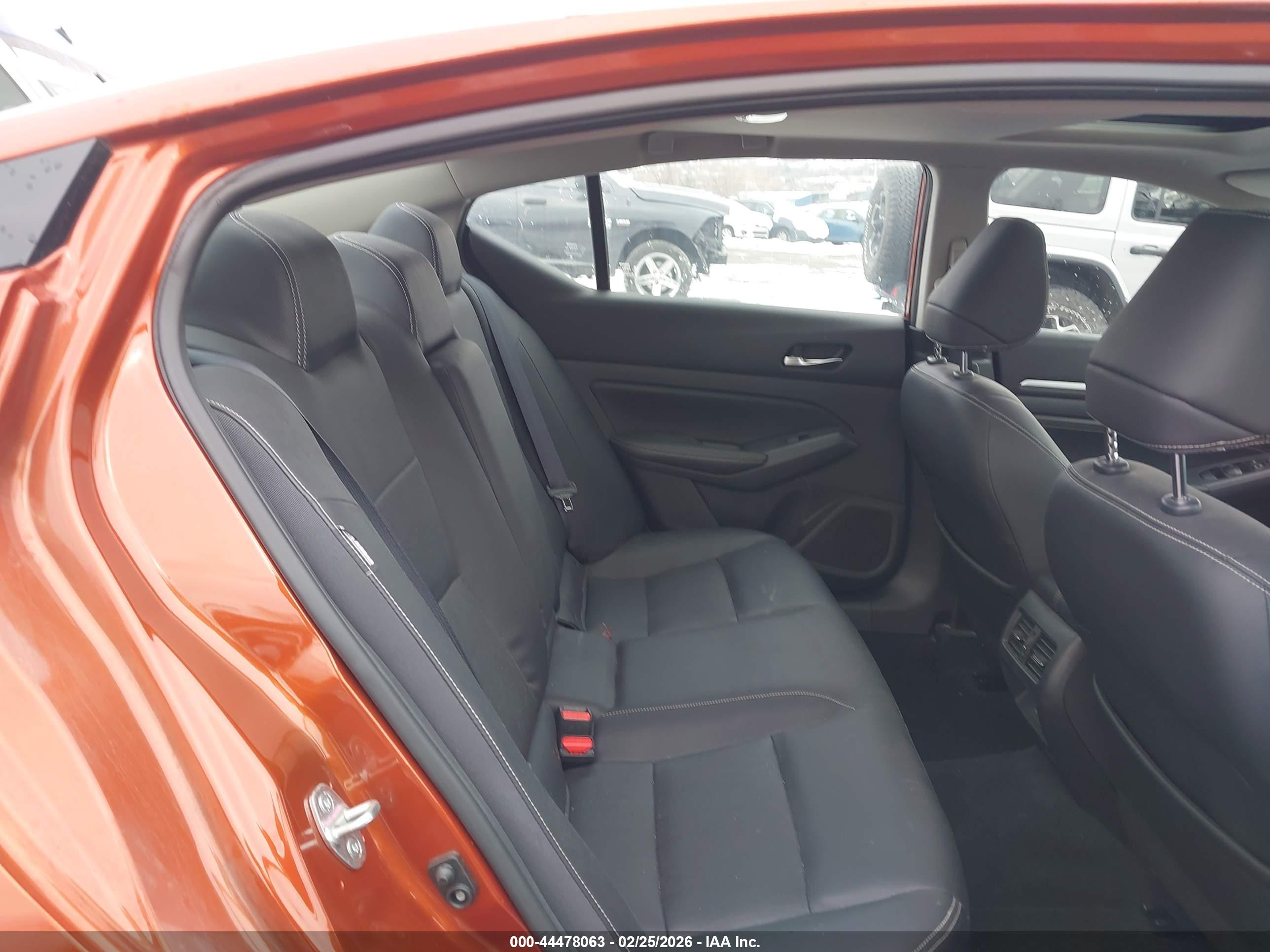 NISSAN ALTIMA image 8
