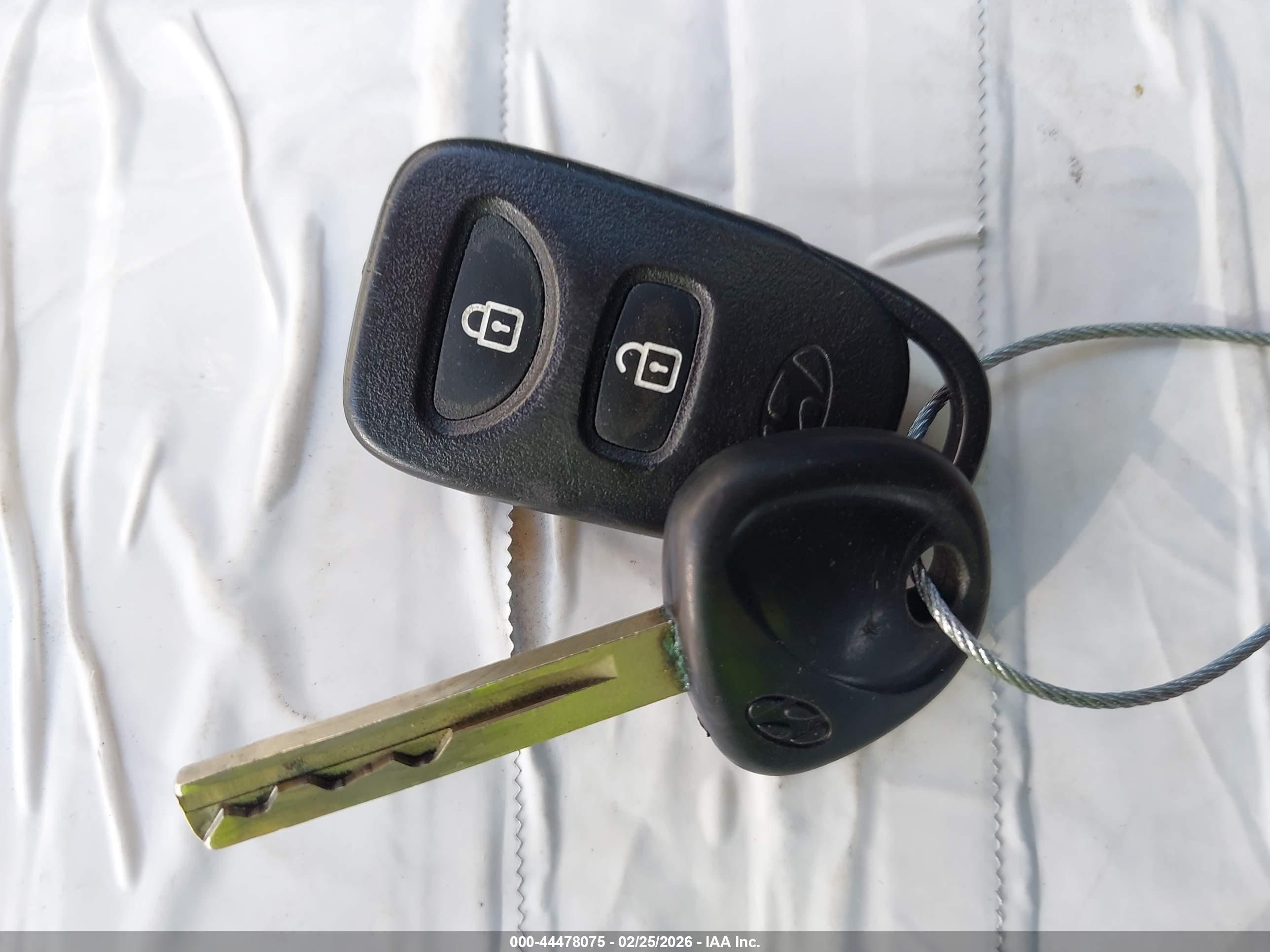 HYUNDAI ACCENT image 11