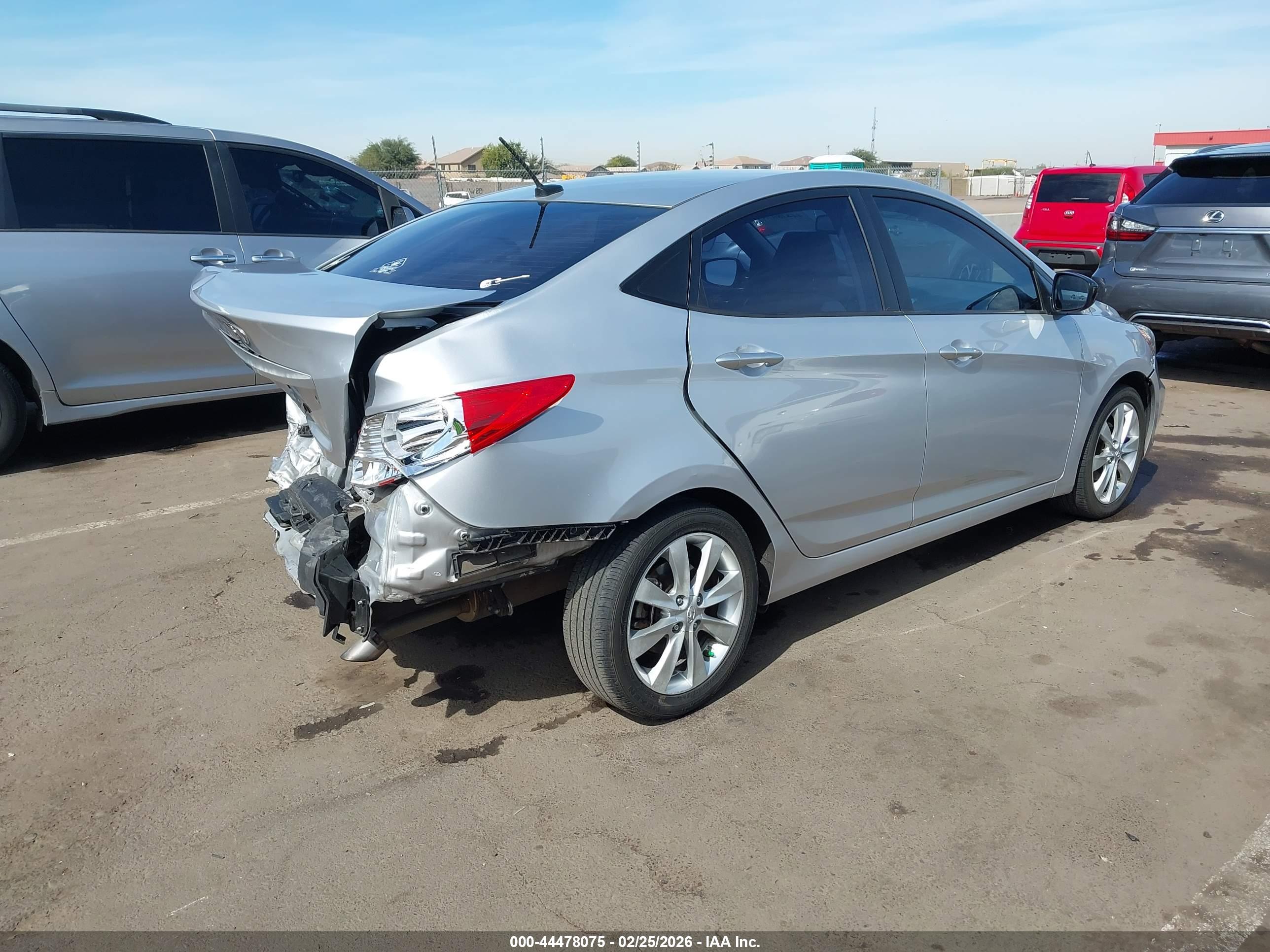 HYUNDAI ACCENT image 4