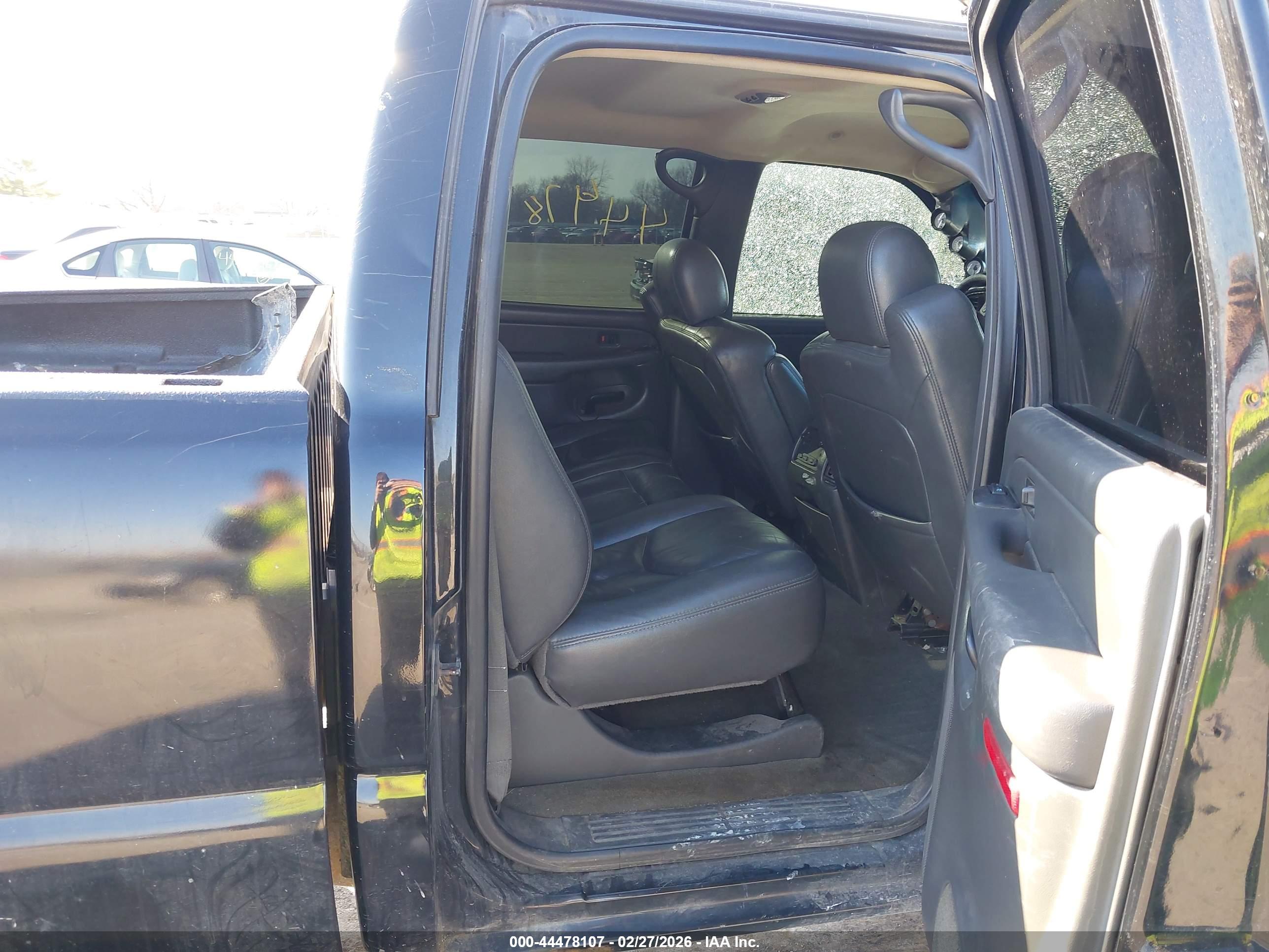 GMC SIERRA image 8