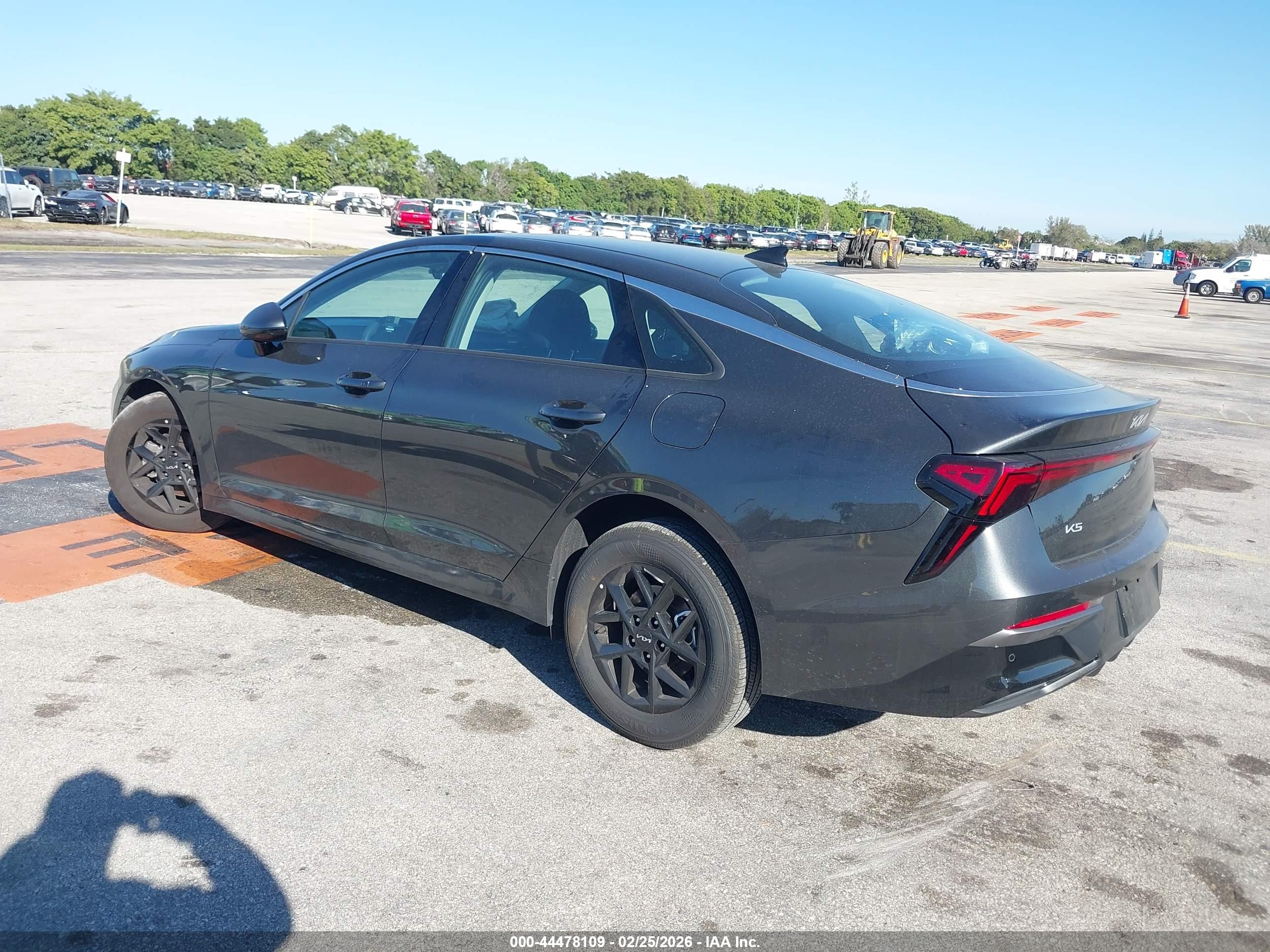 KIA K5 image 3