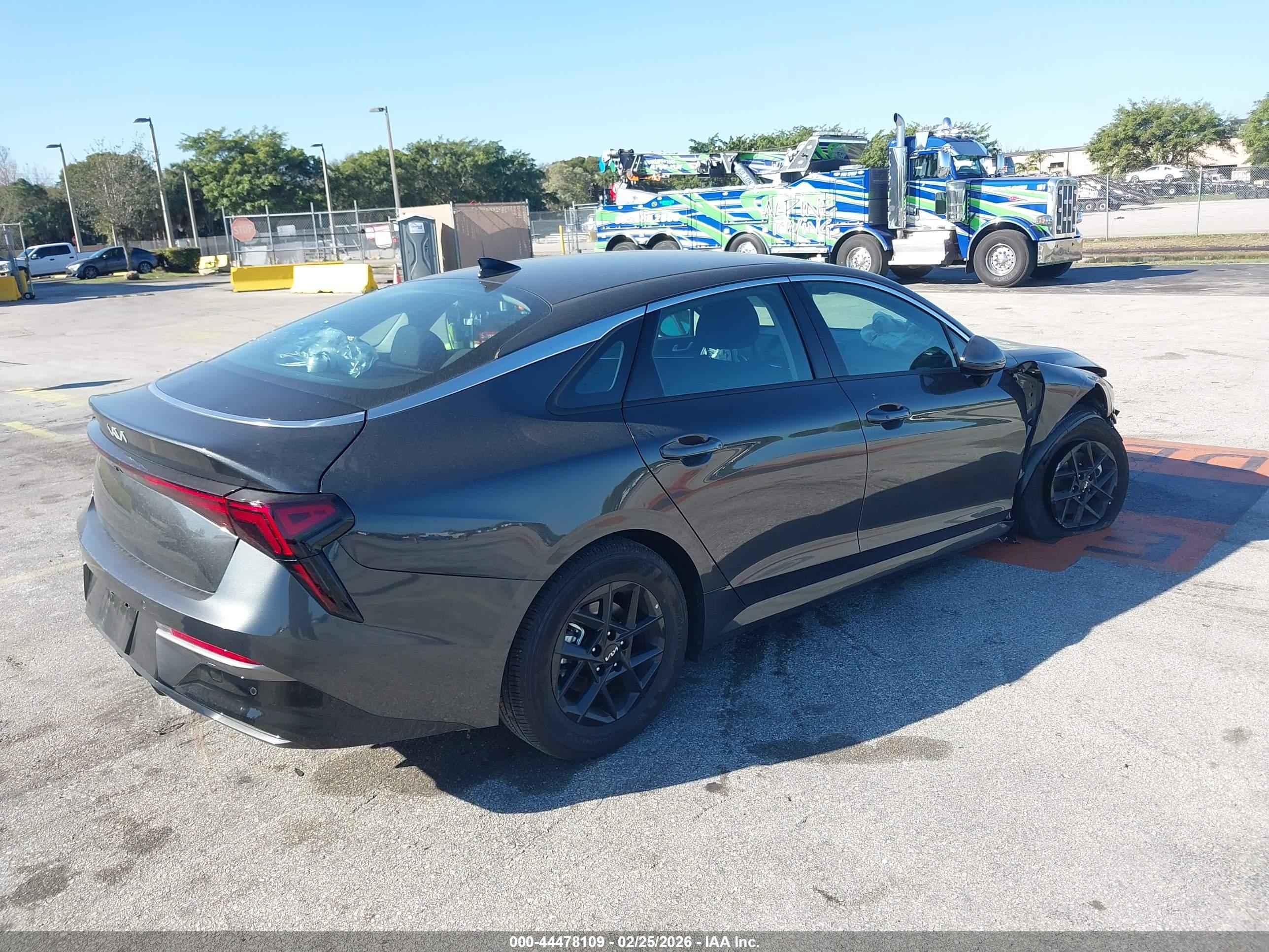 KIA K5 image 4