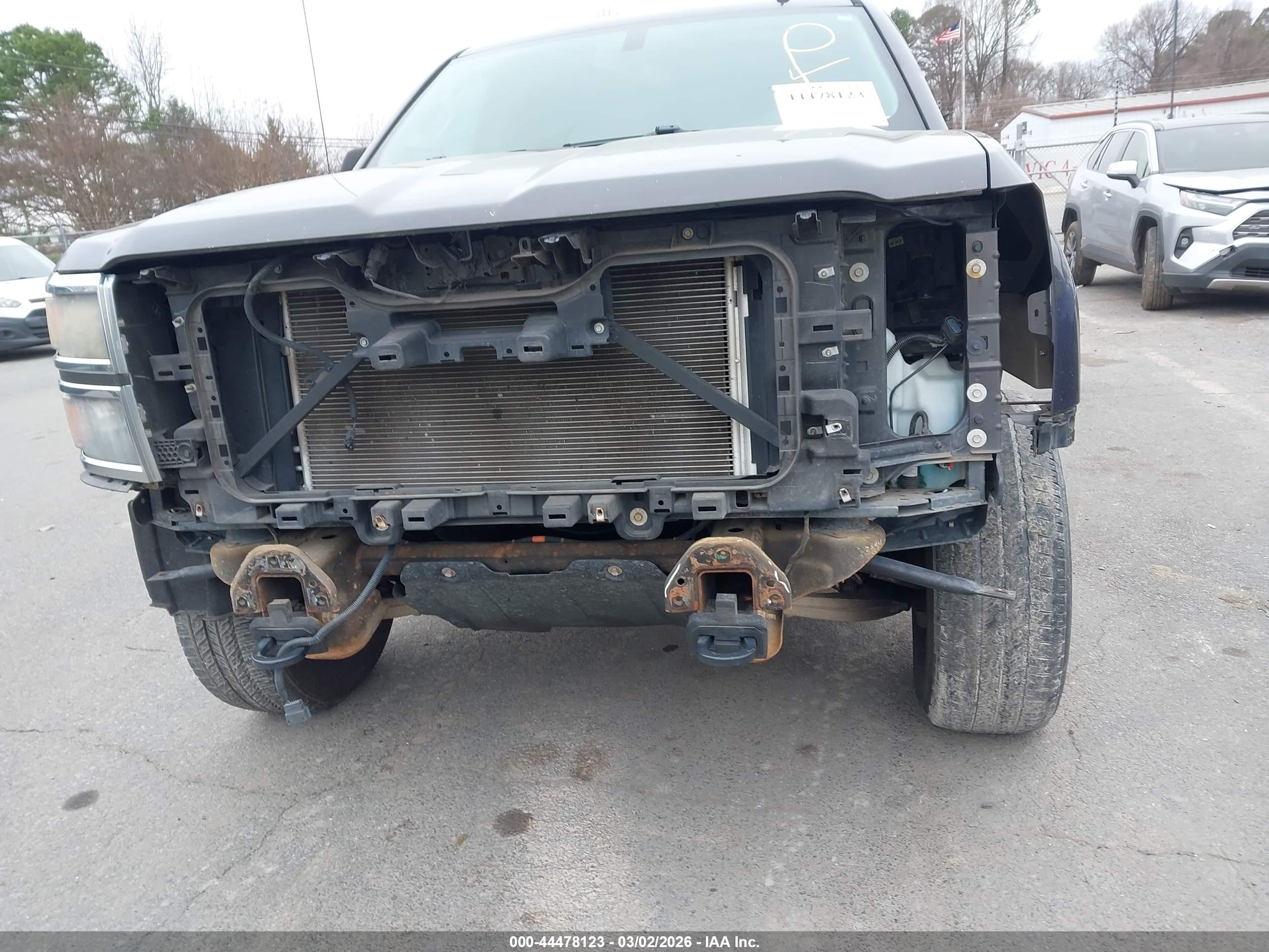 CHEVROLET SILVERADO image 6