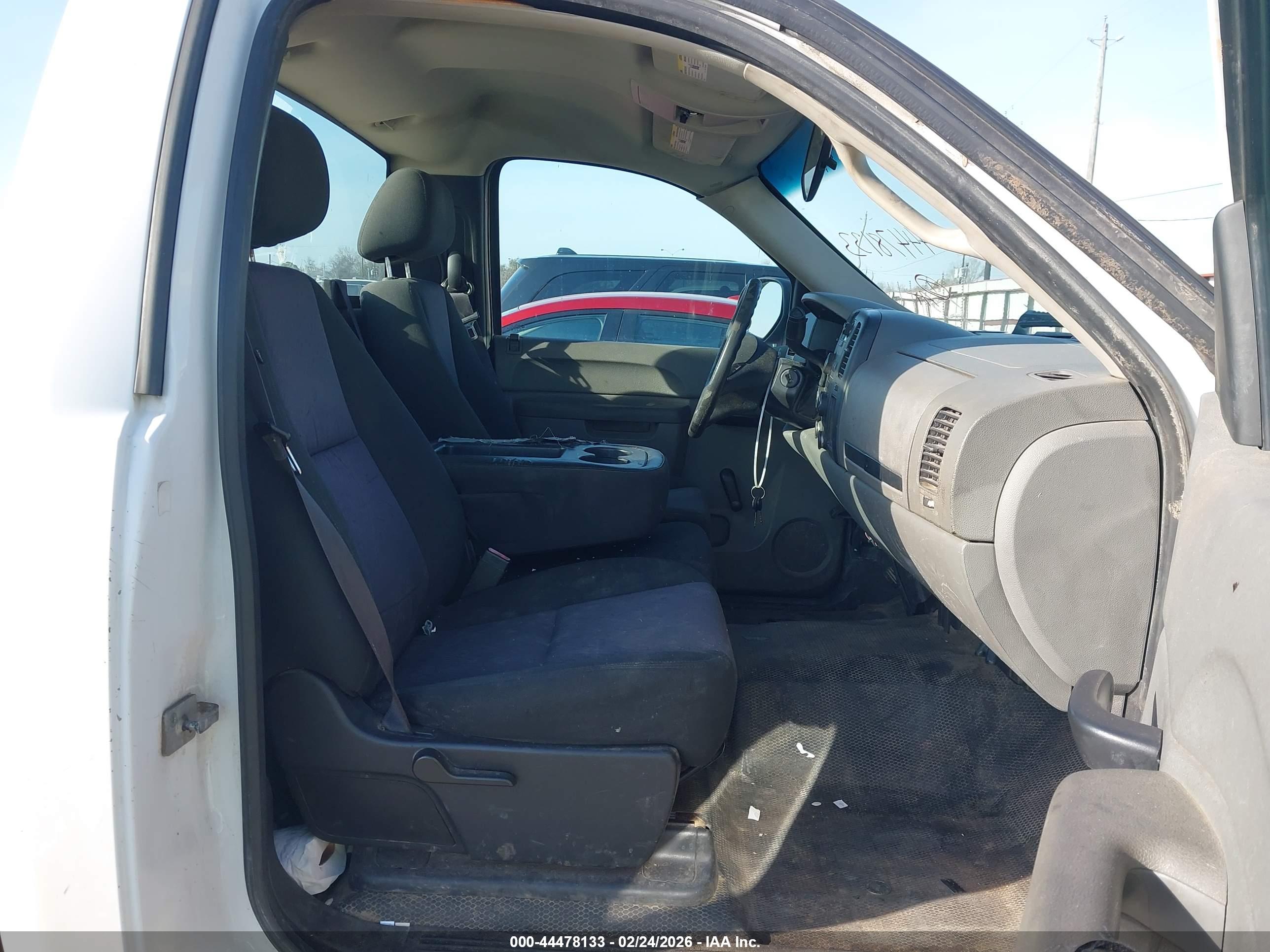 CHEVROLET SILVERADO image 8