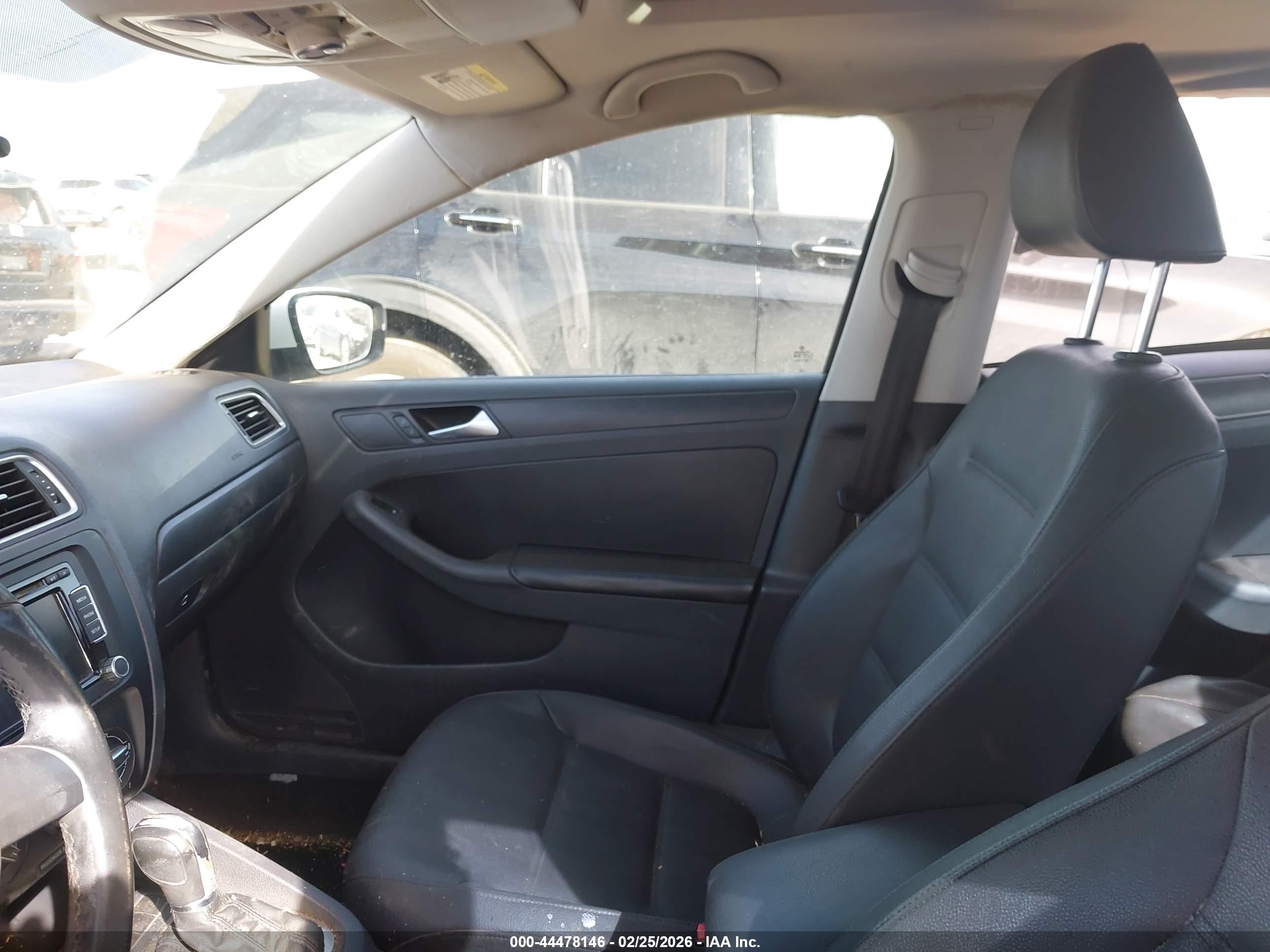 VOLKSWAGEN JETTA image 5