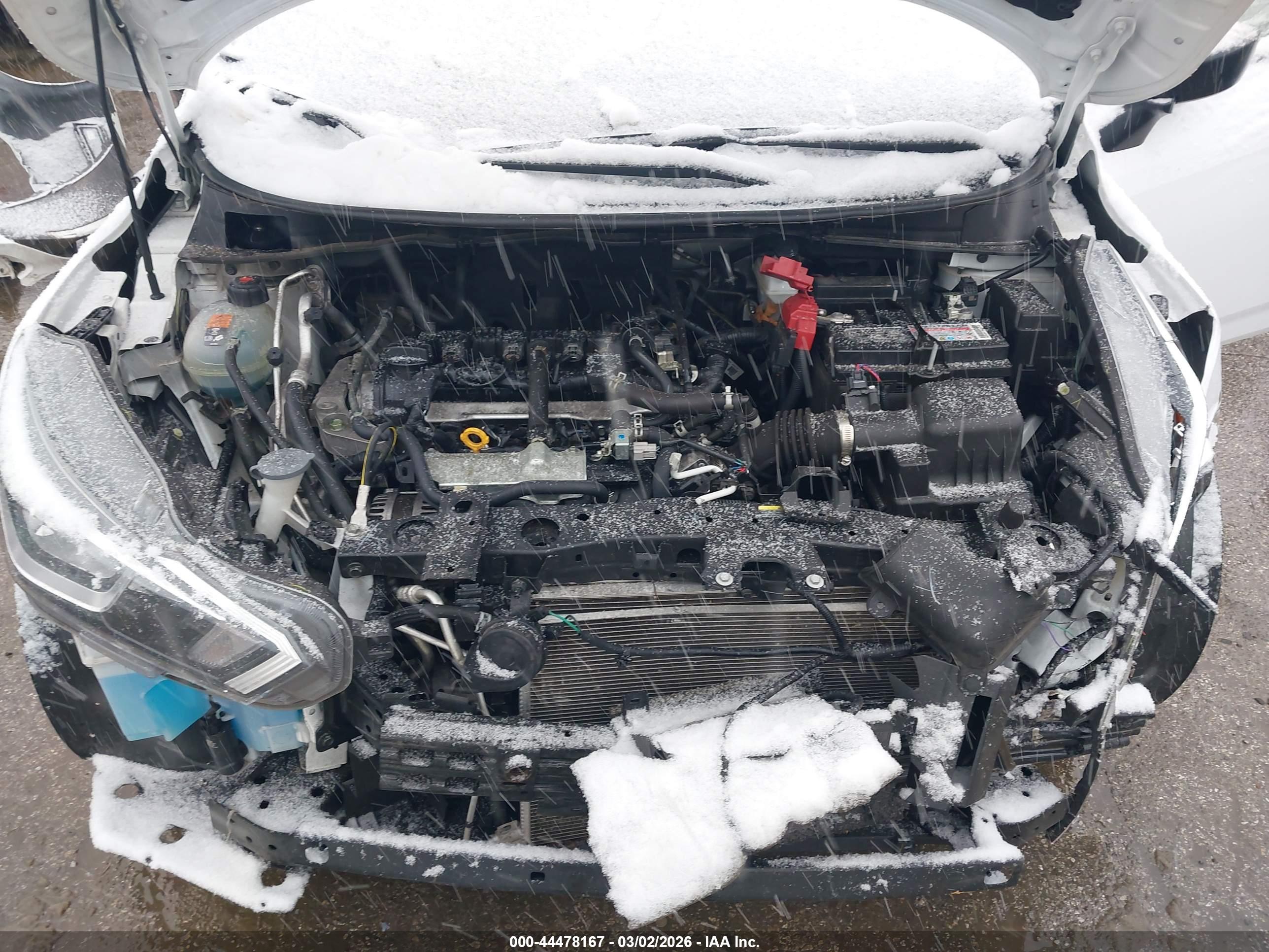 NISSAN VERSA image 10