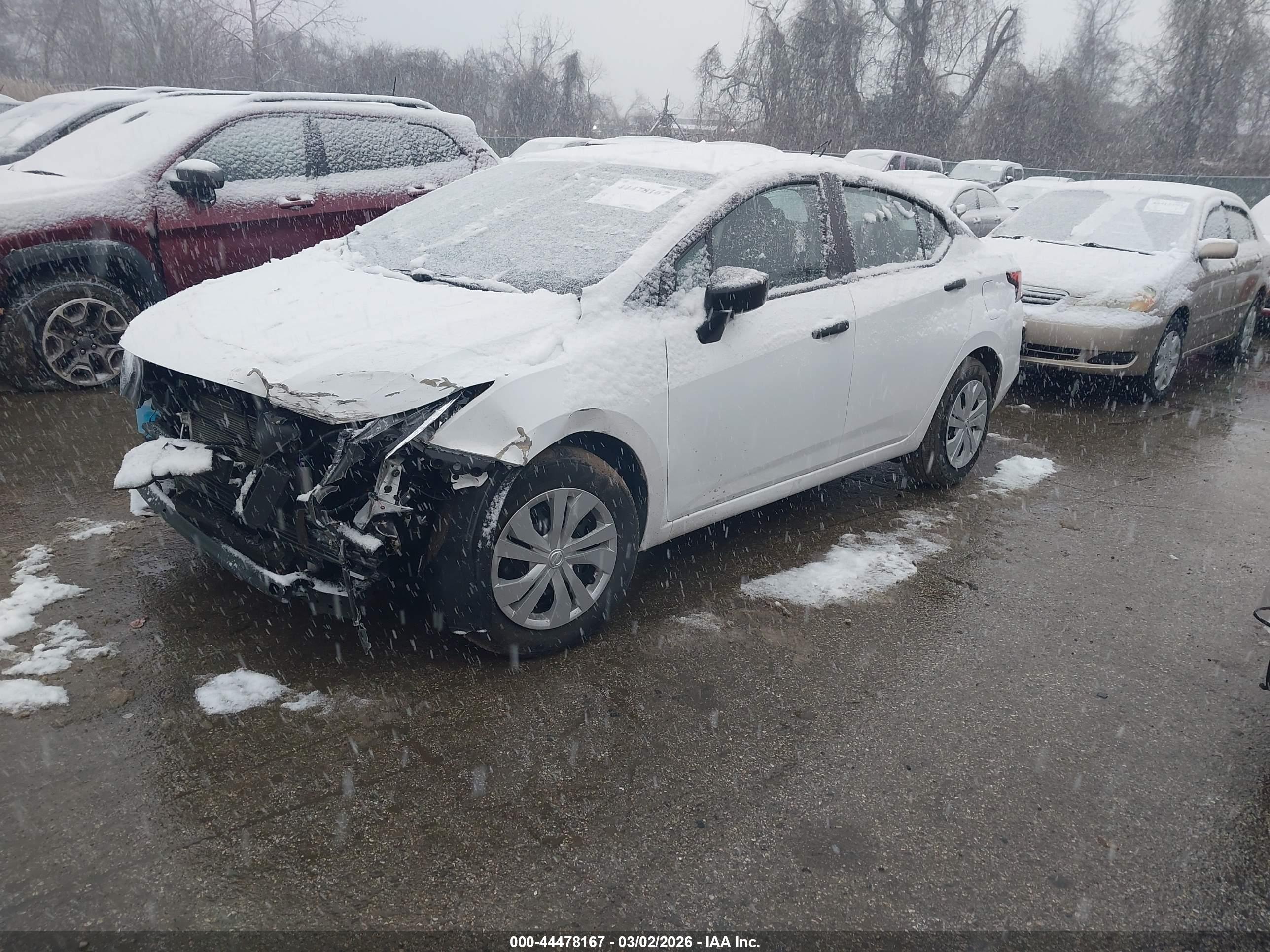 NISSAN VERSA image 2