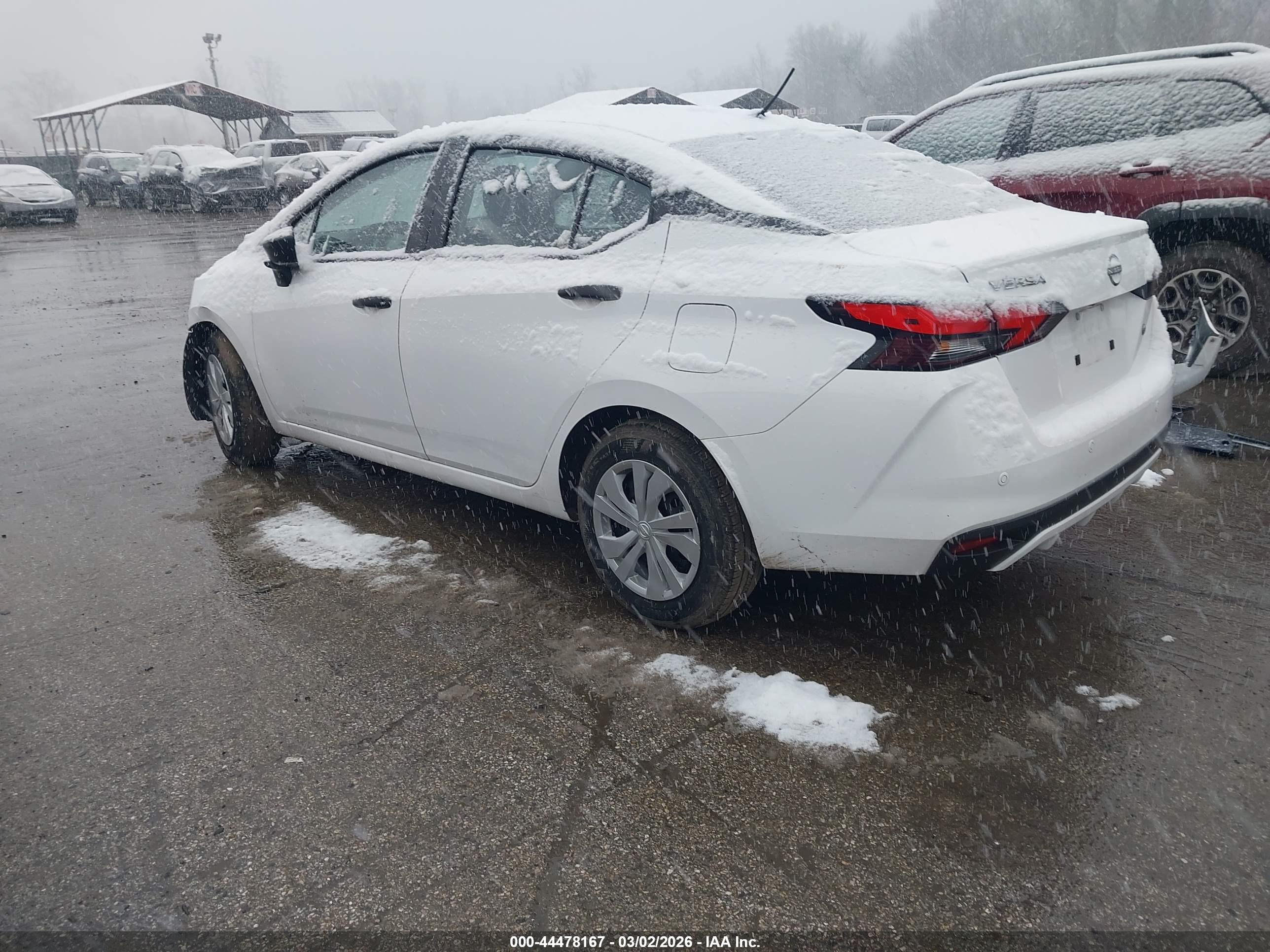 NISSAN VERSA image 3