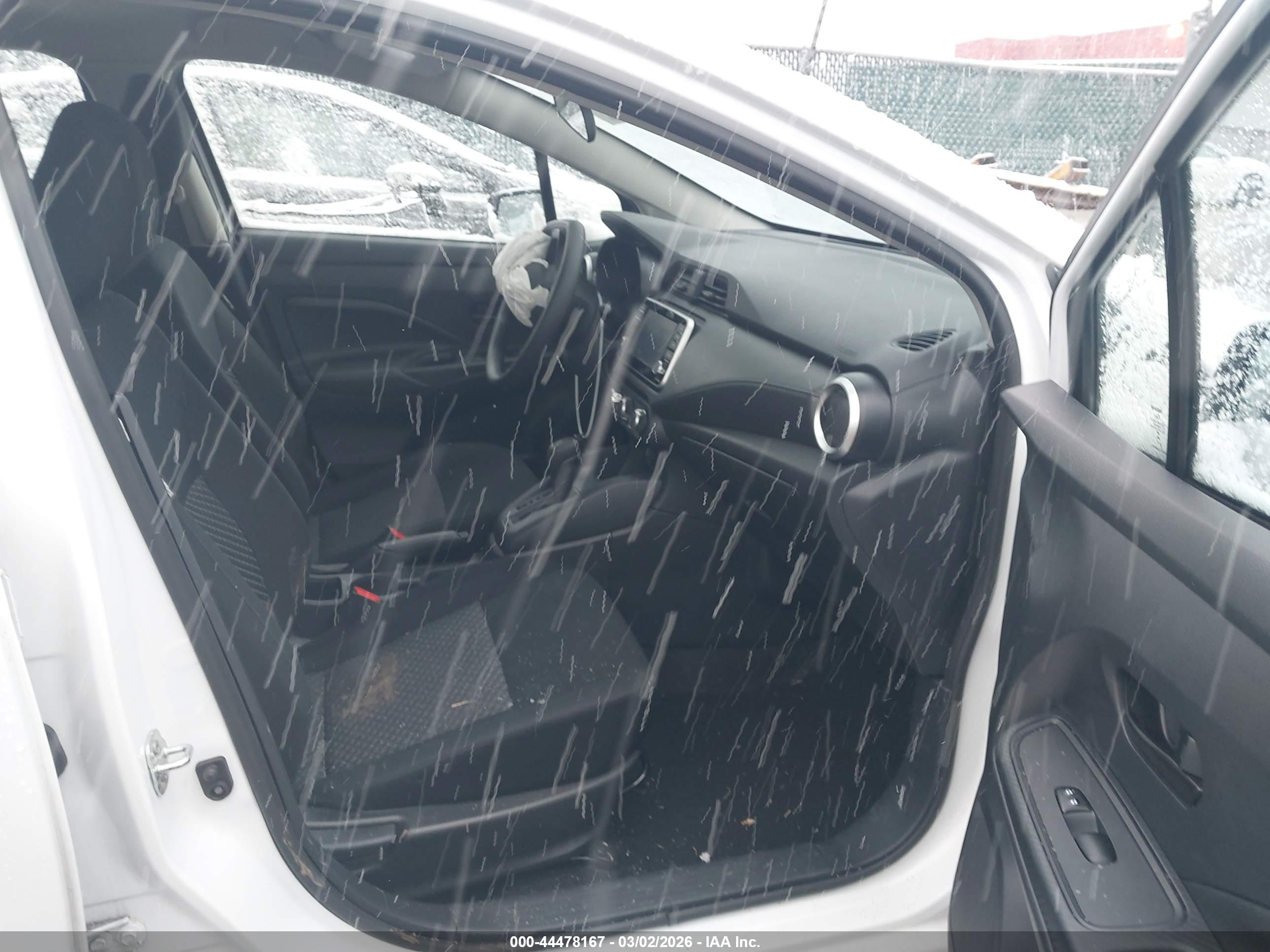 NISSAN VERSA image 5