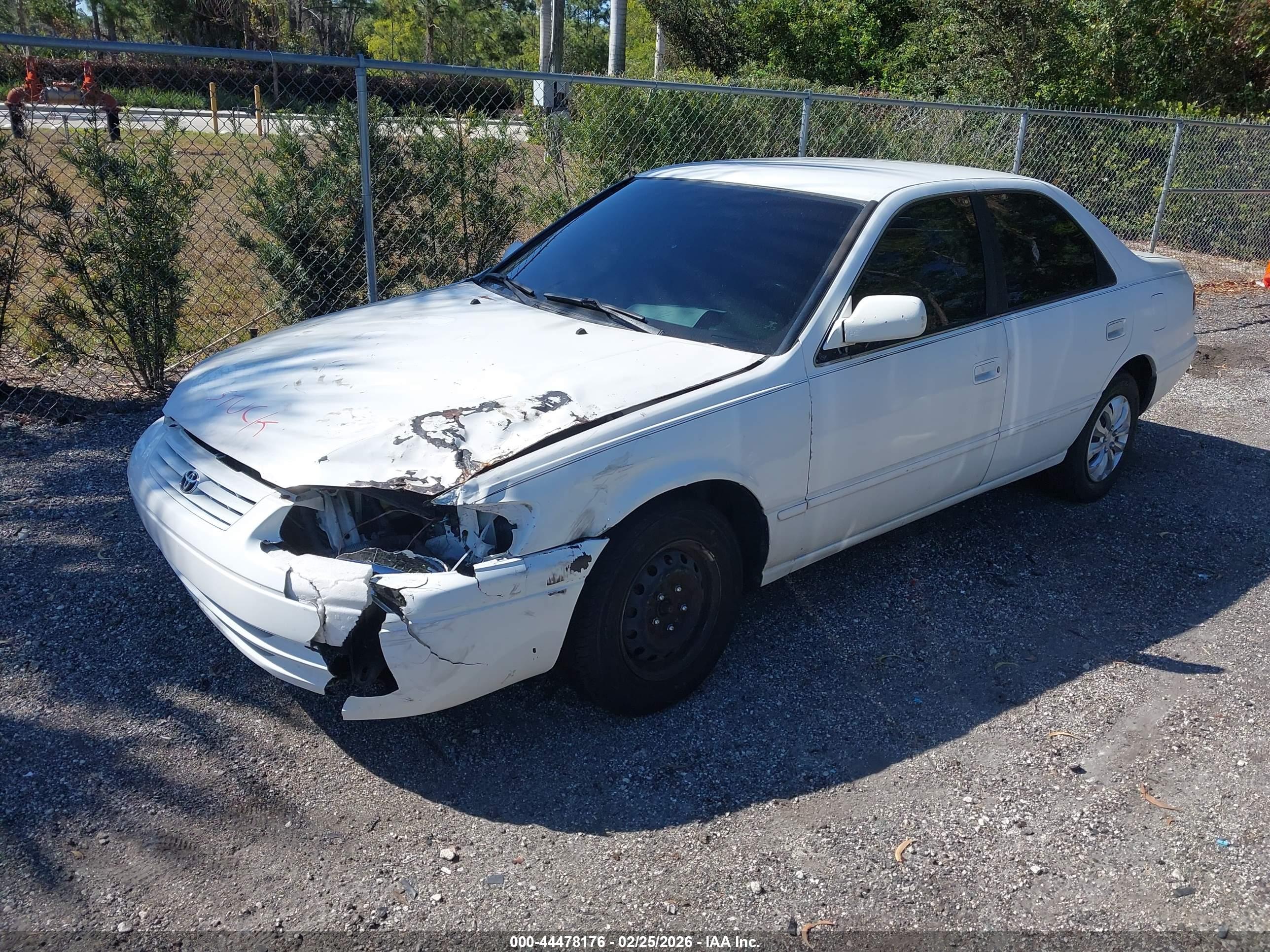 TOYOTA CAMRY image 2