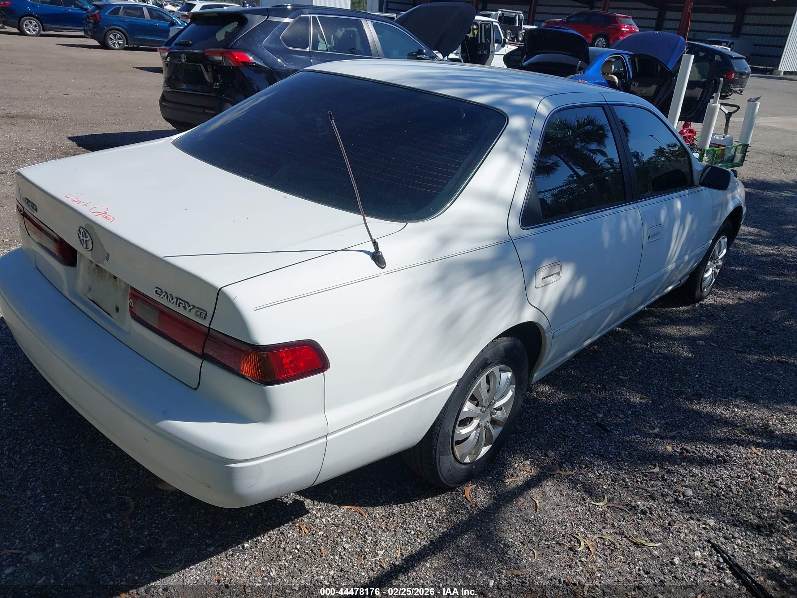 TOYOTA CAMRY image 4