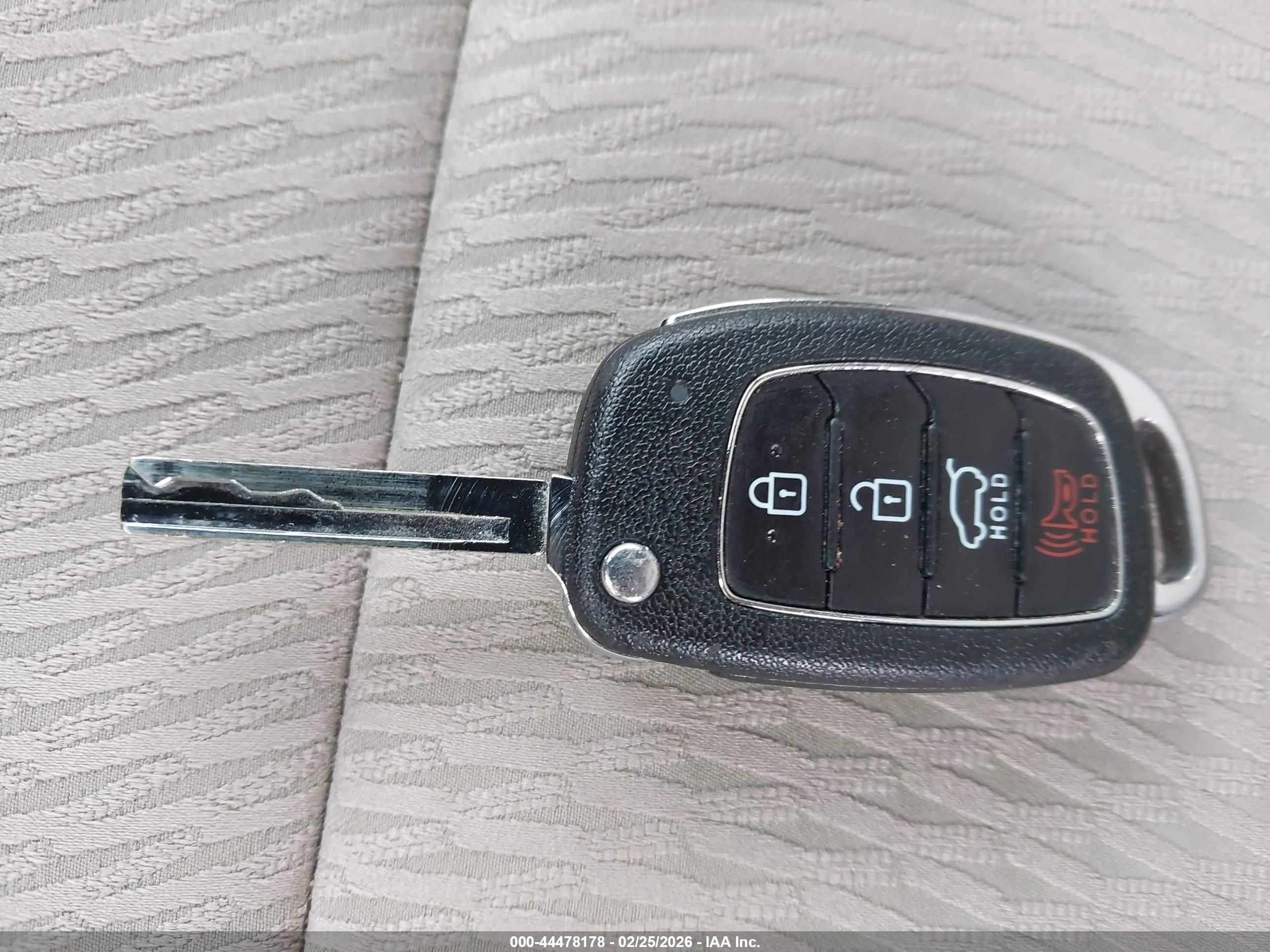 HYUNDAI SANTA image 11
