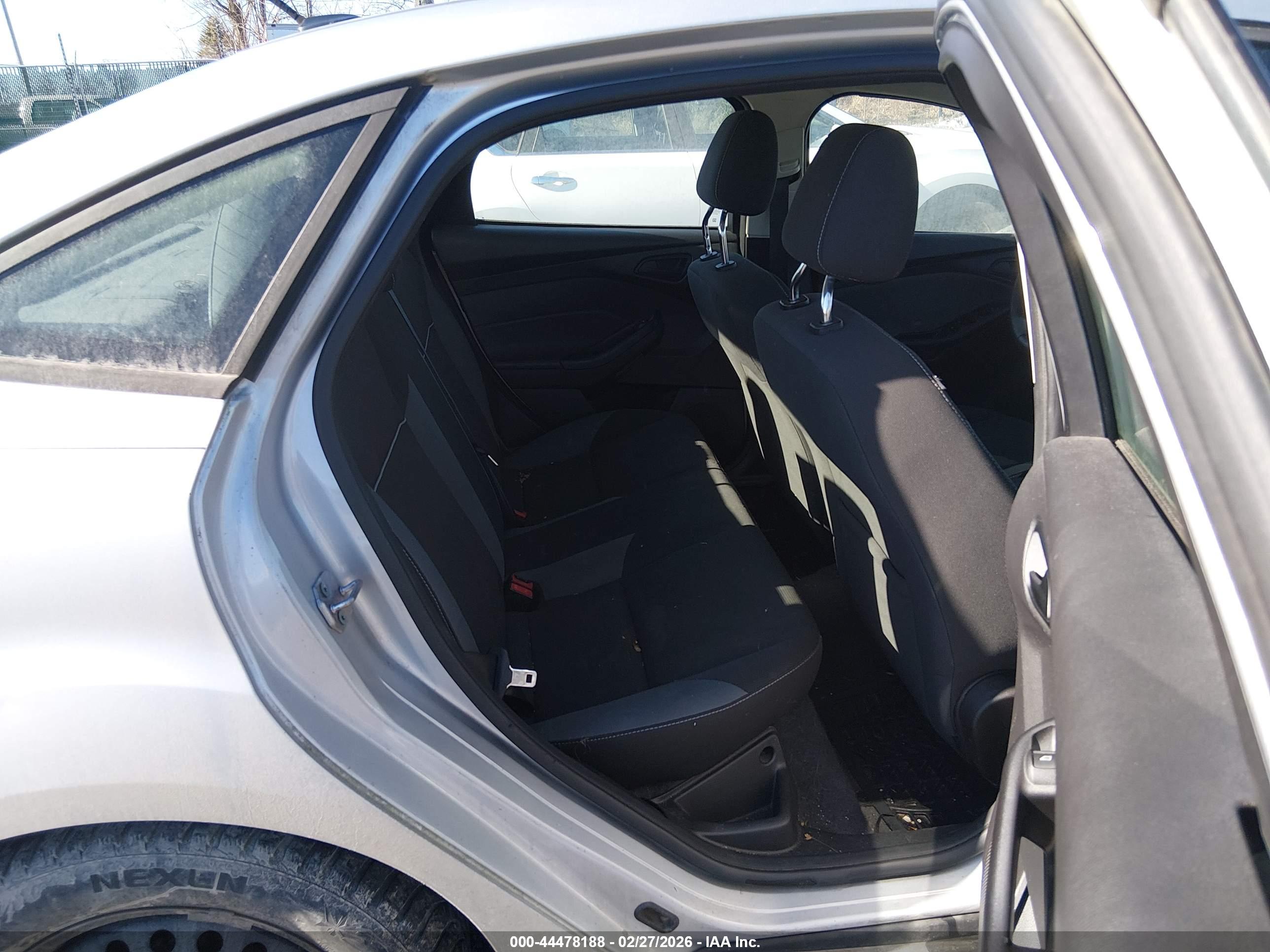 FORD FOCUS image 8
