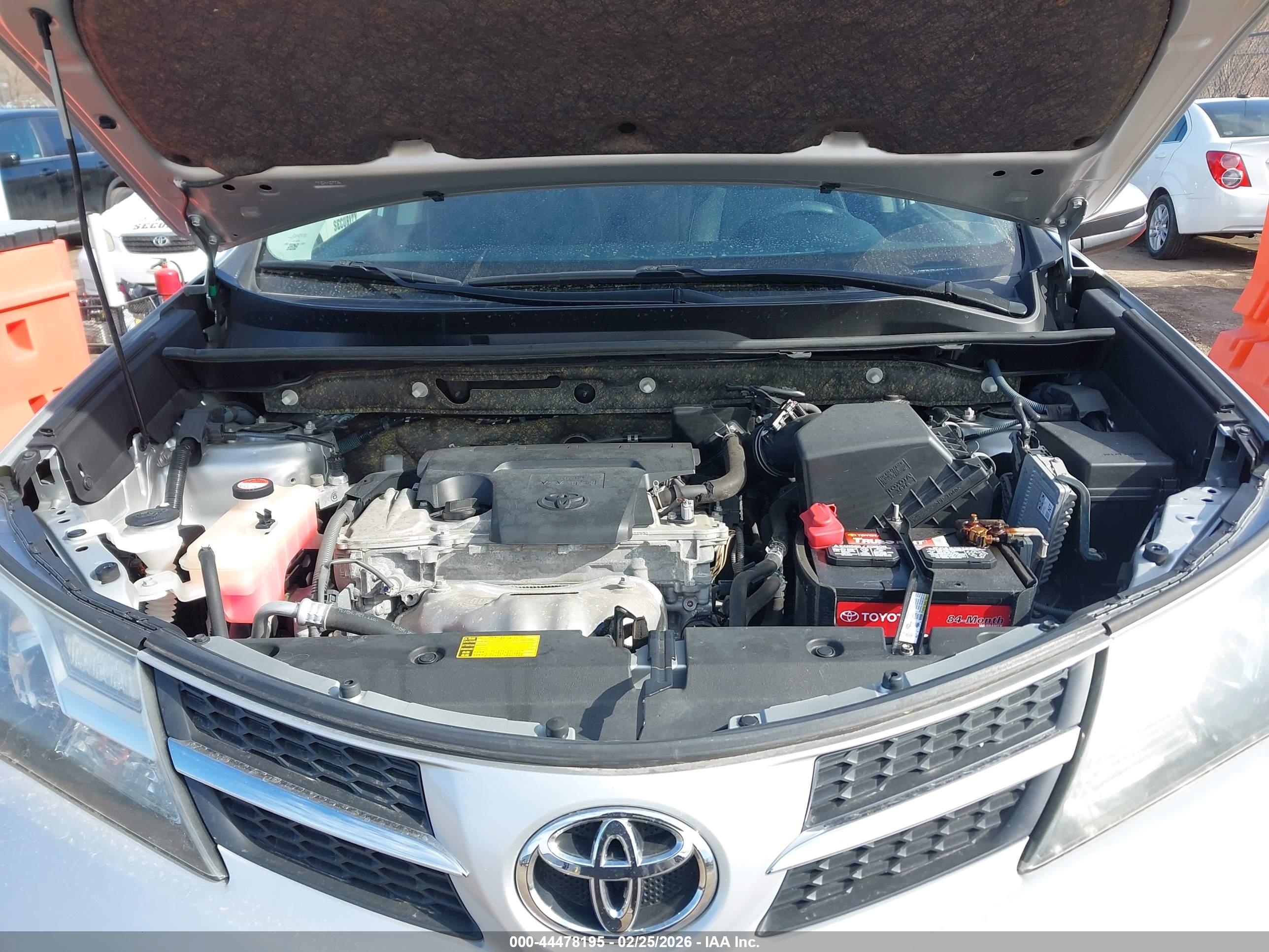 TOYOTA RAV4 image 10