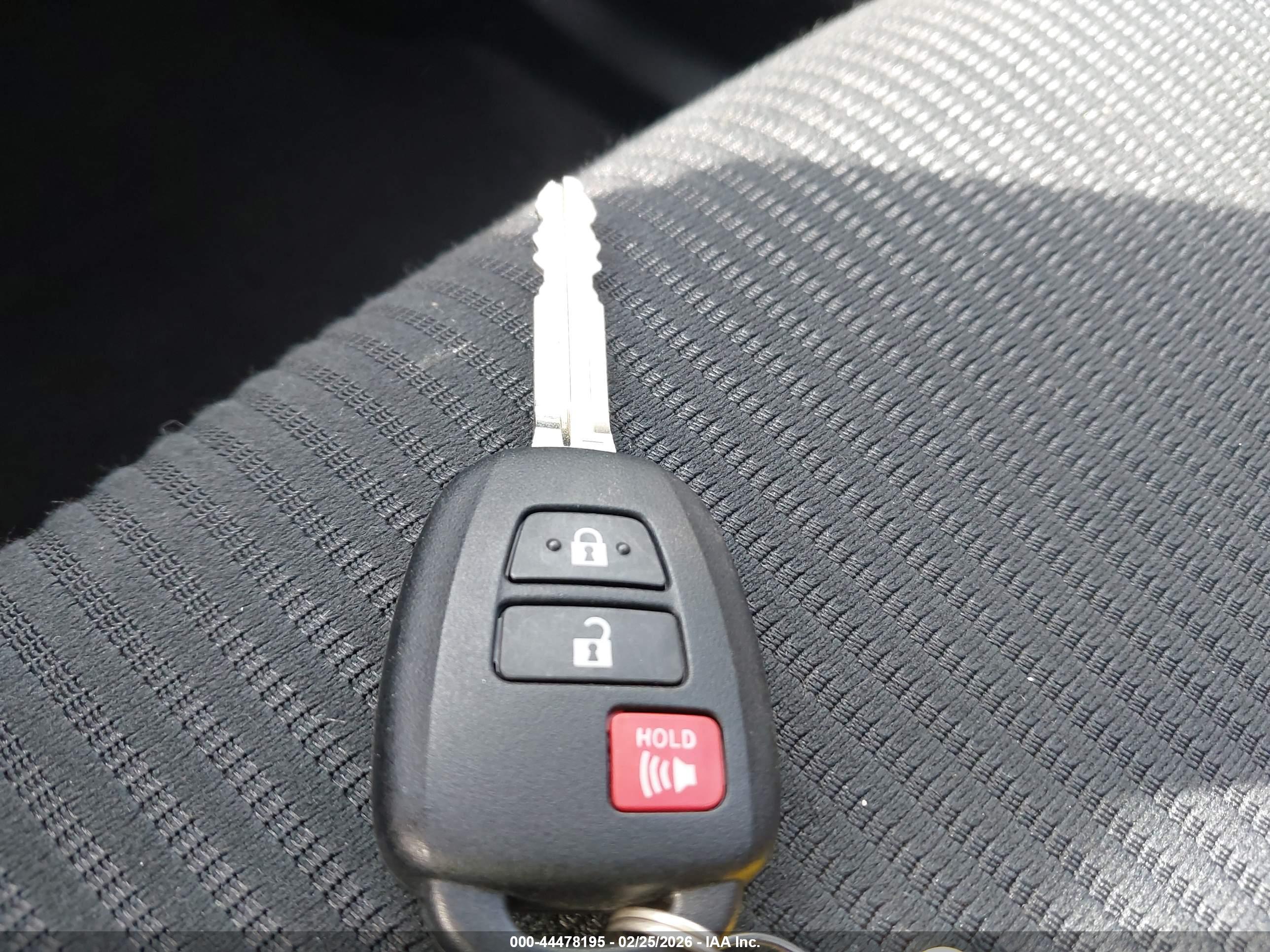 TOYOTA RAV4 image 11