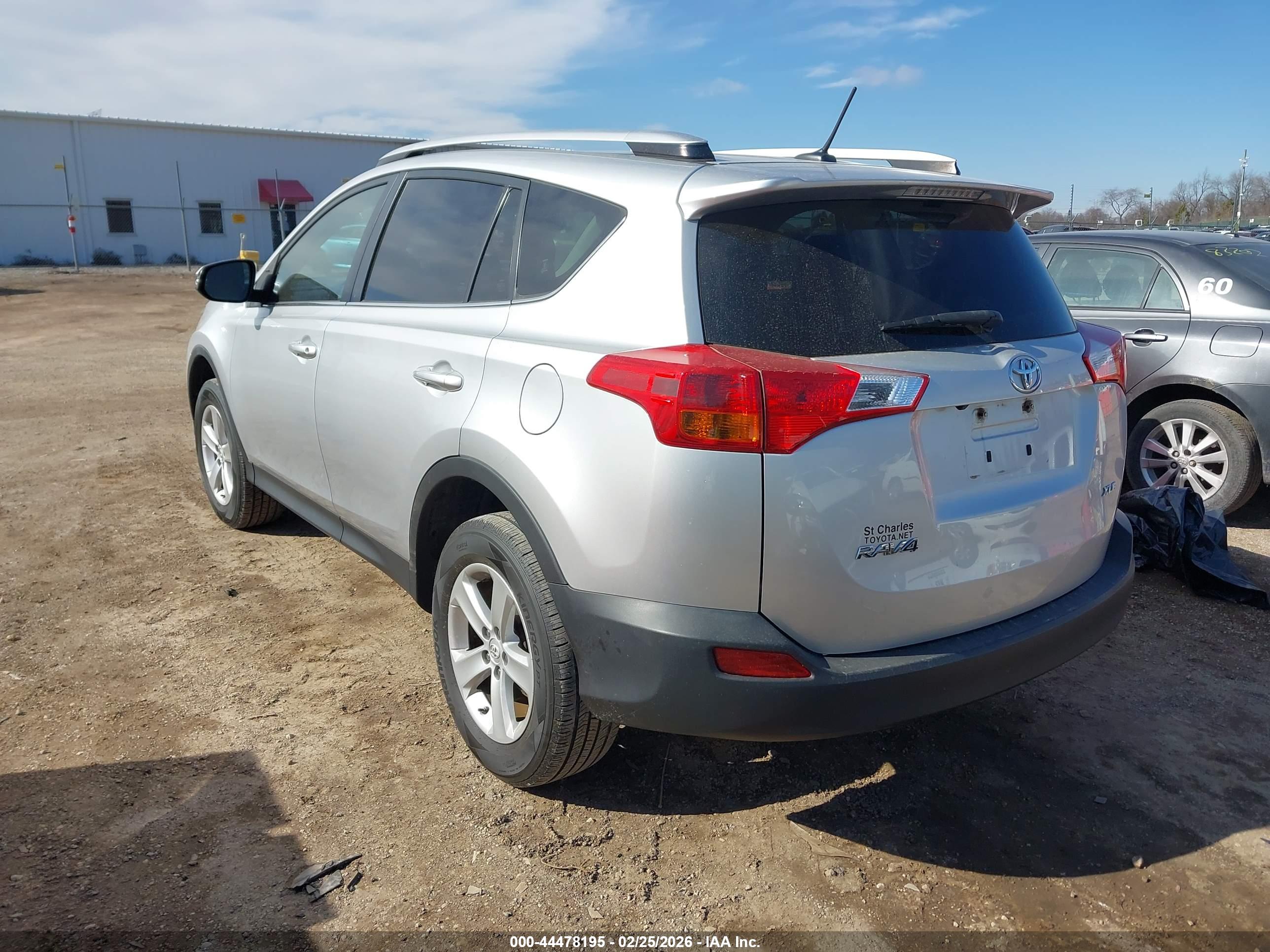 TOYOTA RAV4 image 3