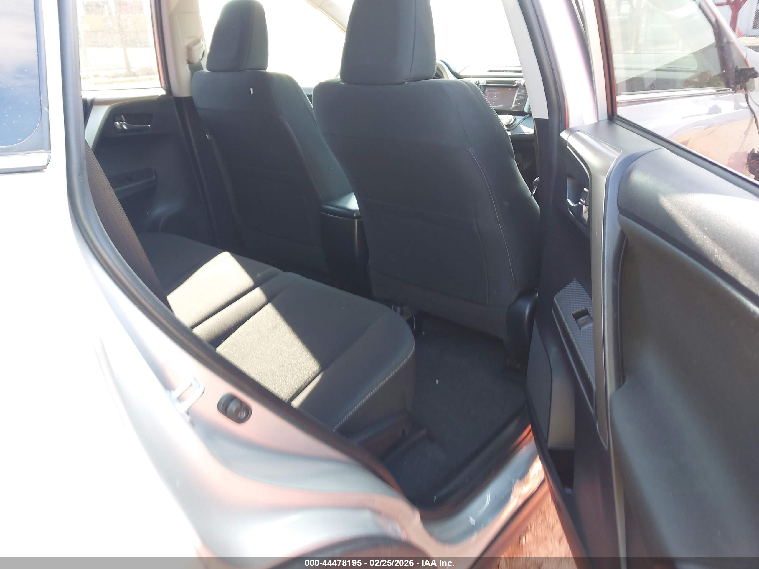 TOYOTA RAV4 image 8
