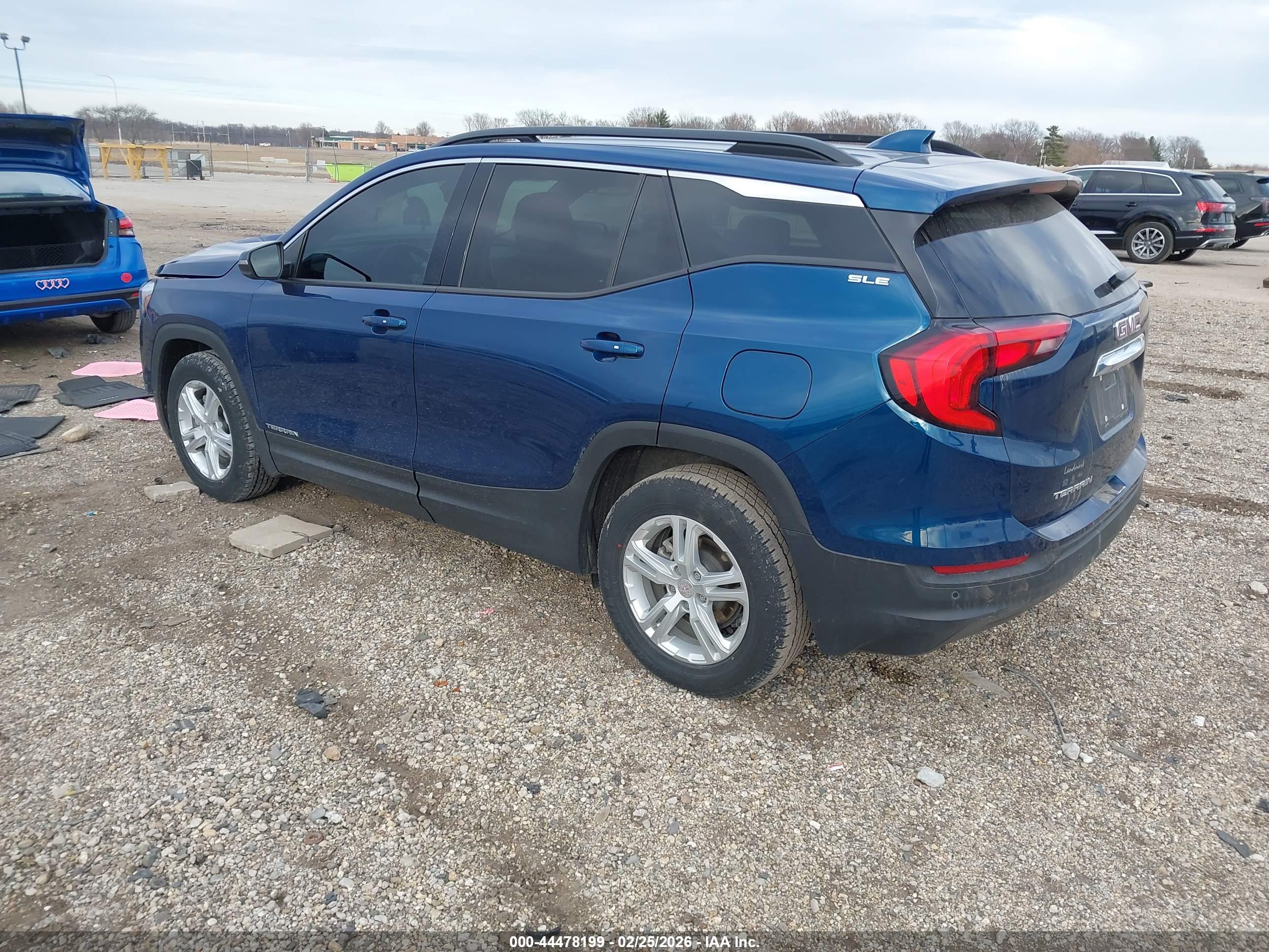 GMC TERRAIN image 3