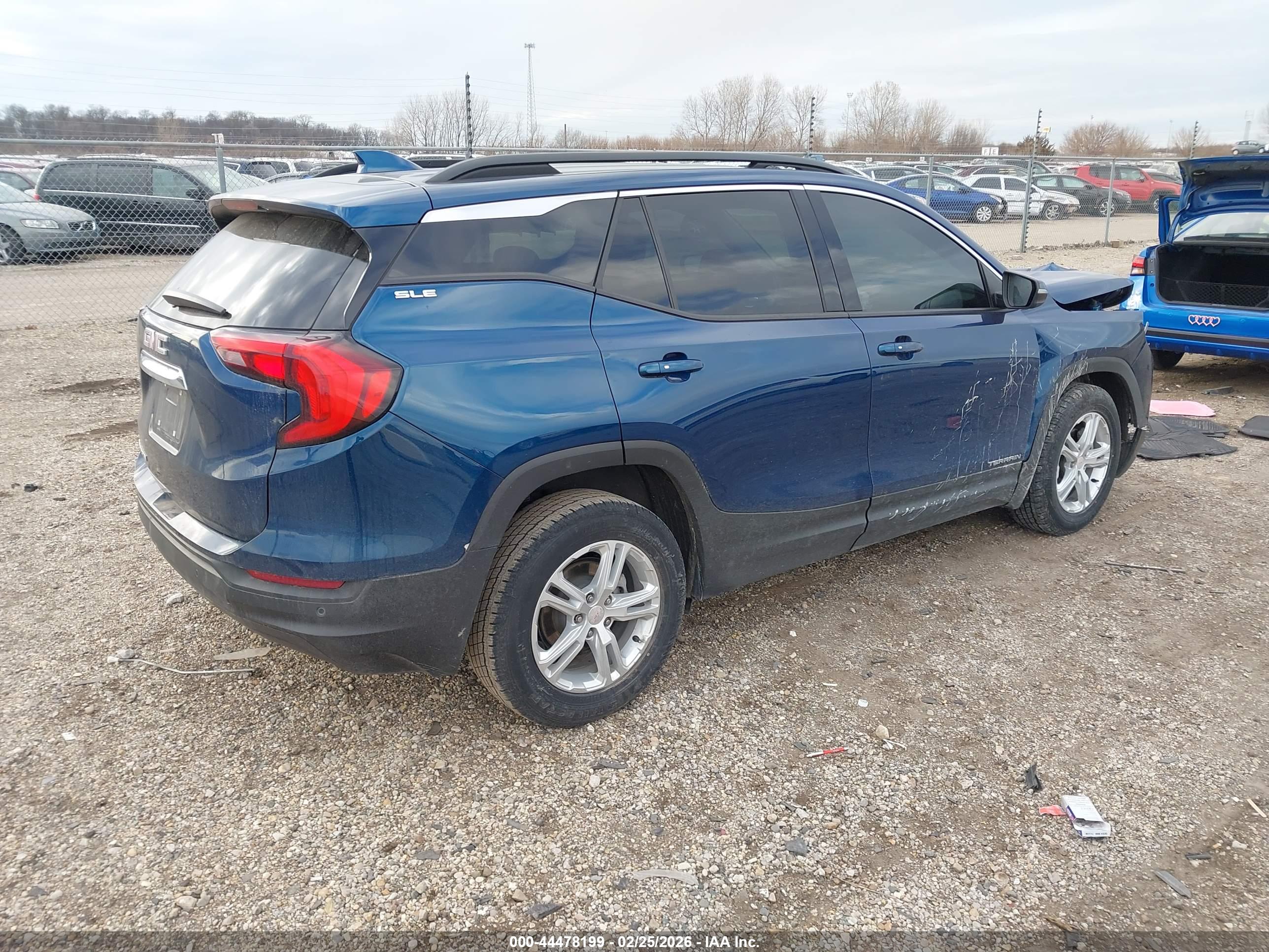 GMC TERRAIN image 4