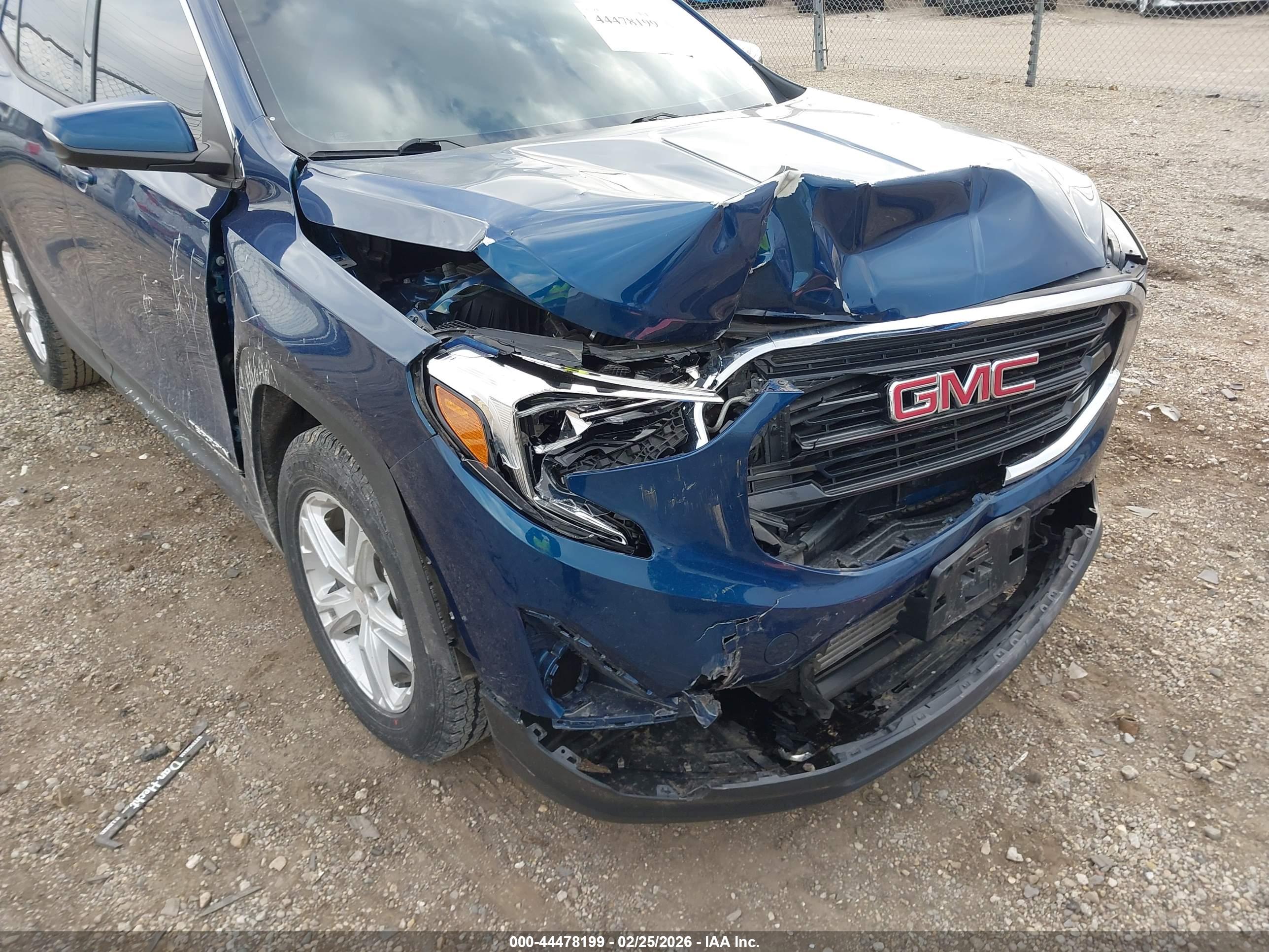 GMC TERRAIN image 6