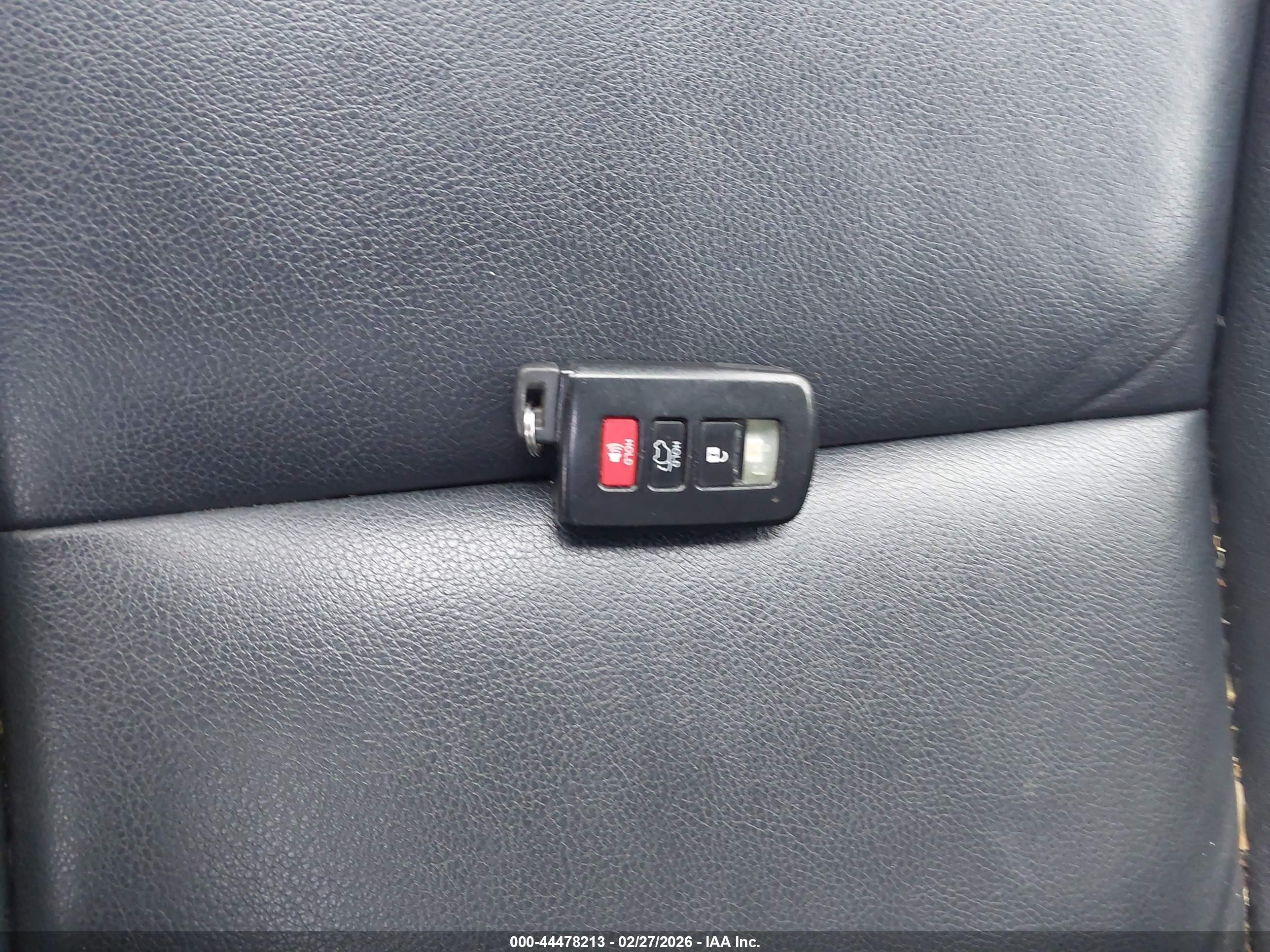 TOYOTA RAV4 image 11