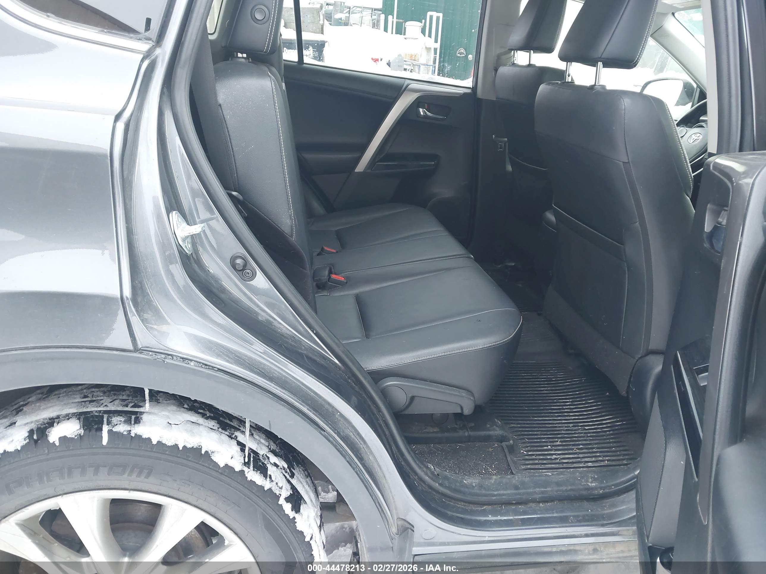 TOYOTA RAV4 image 8