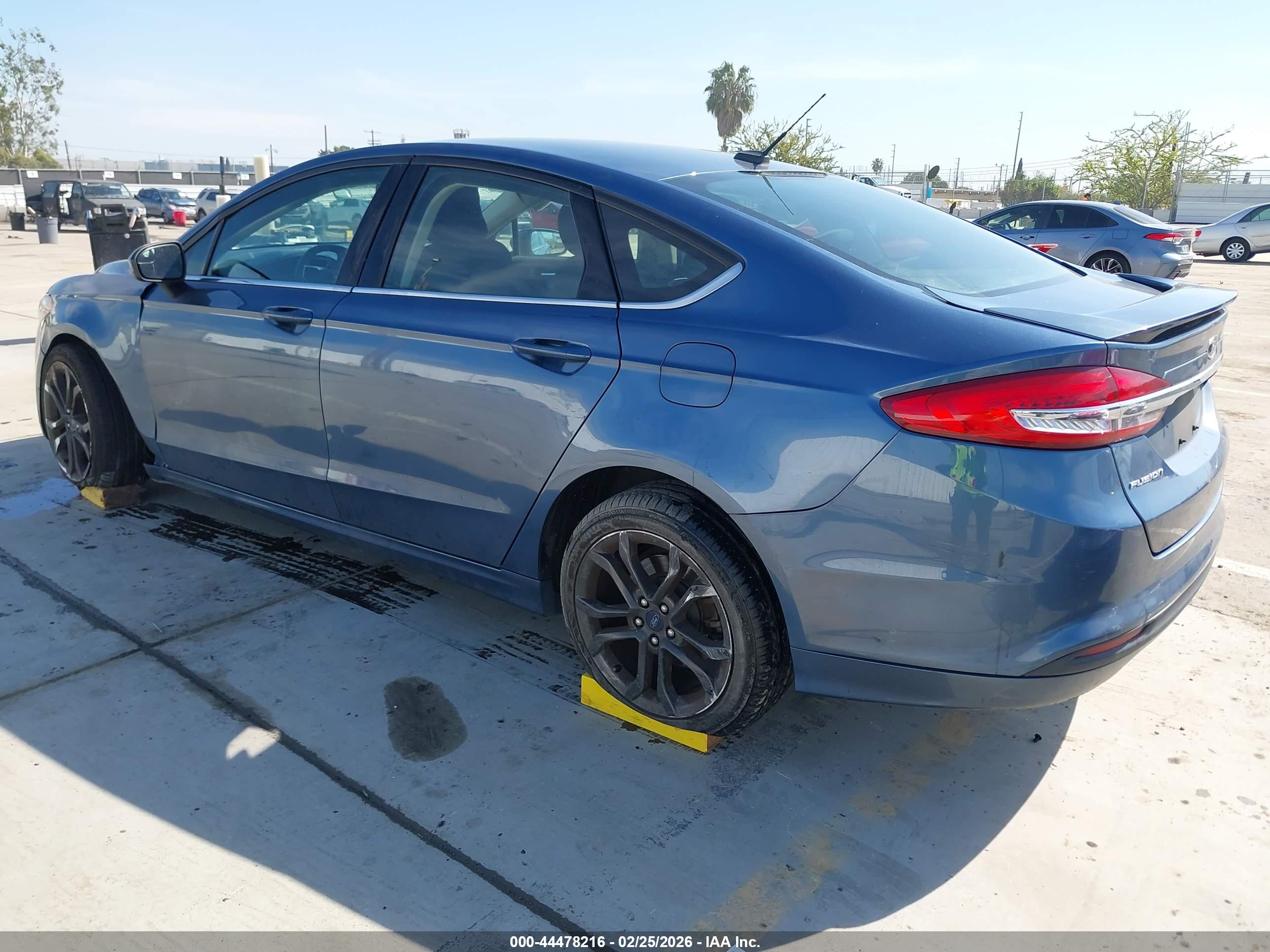 FORD FUSION image 3