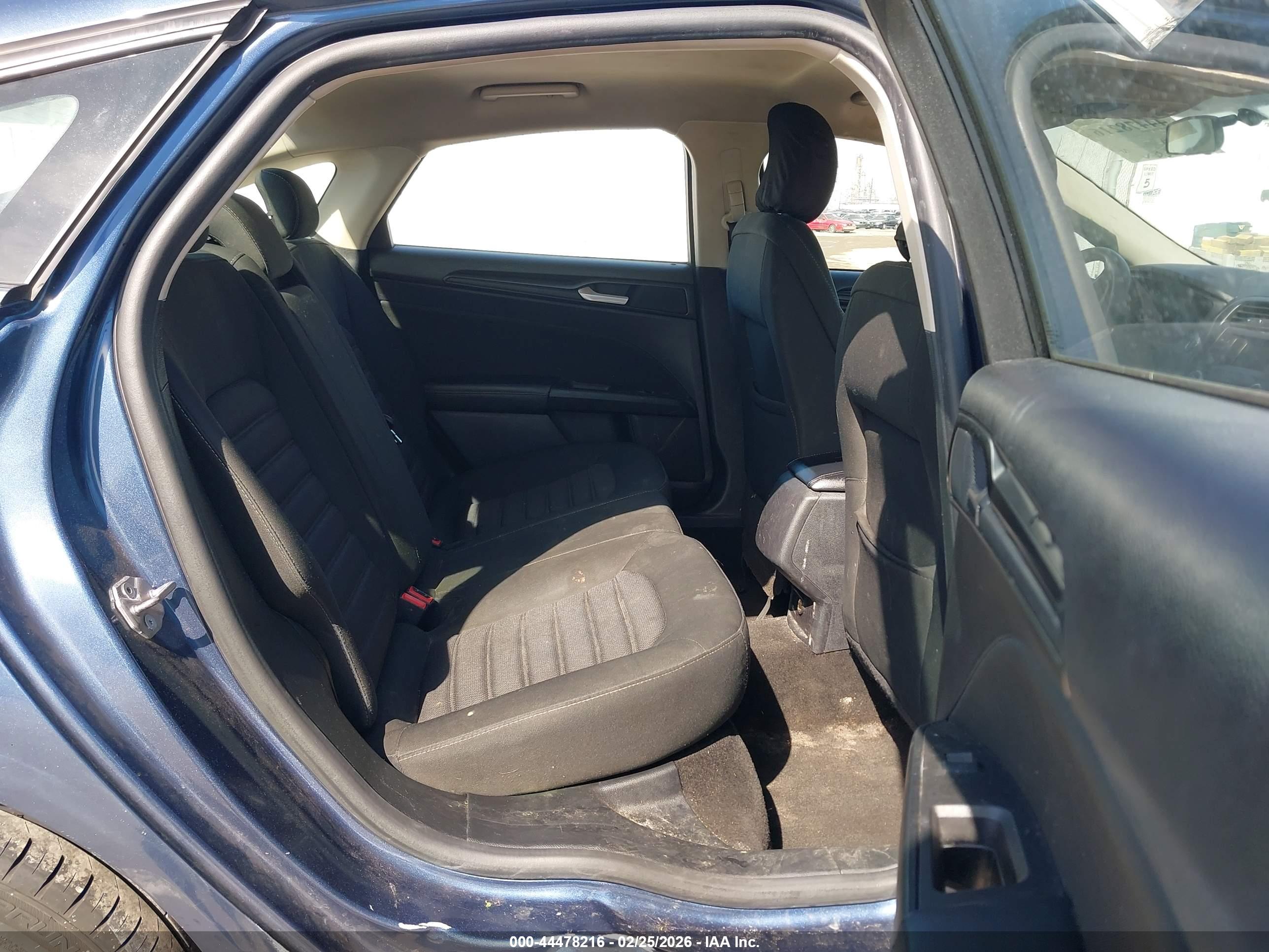 FORD FUSION image 8