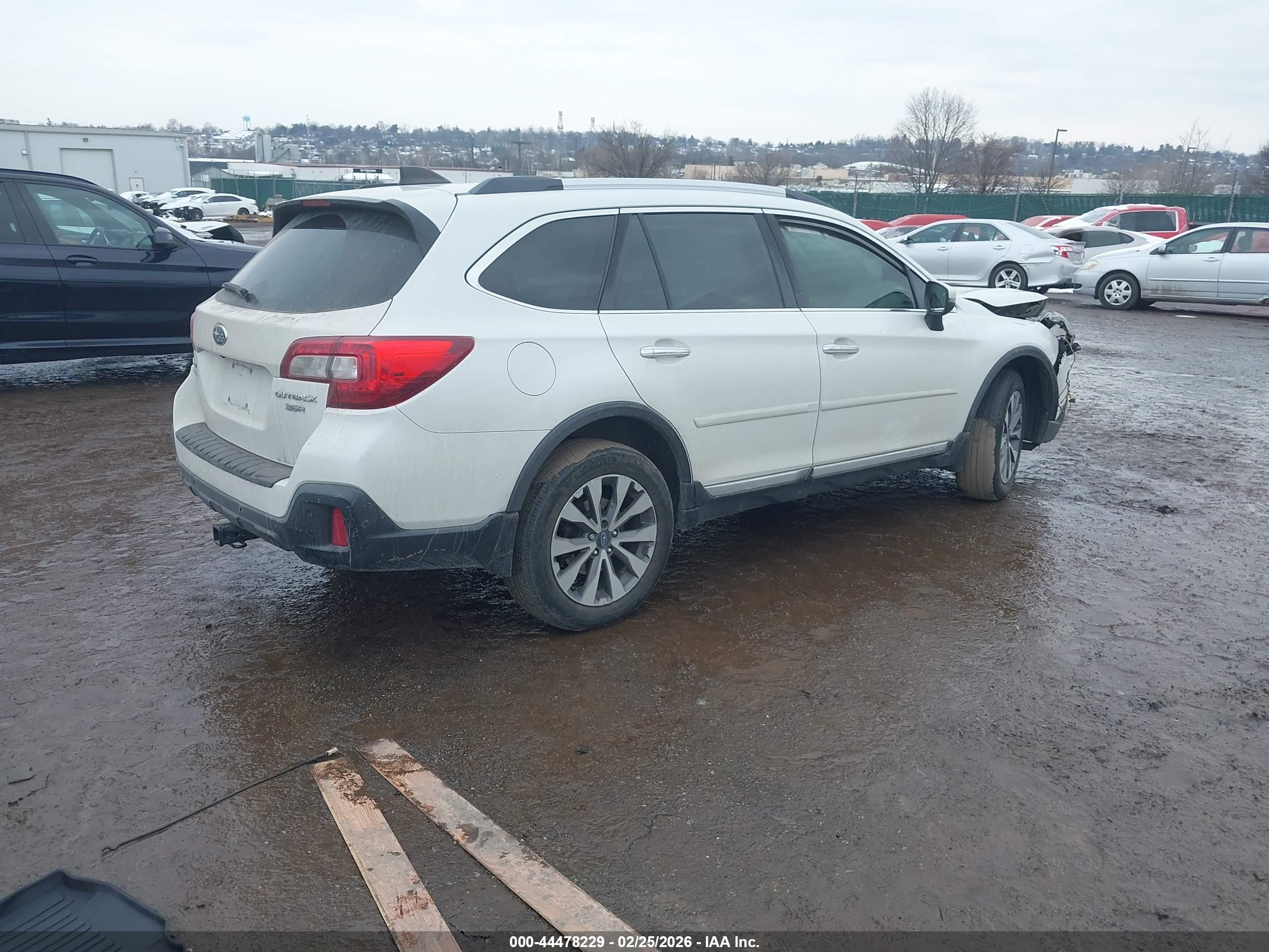 SUBARU OUTBACK image 4