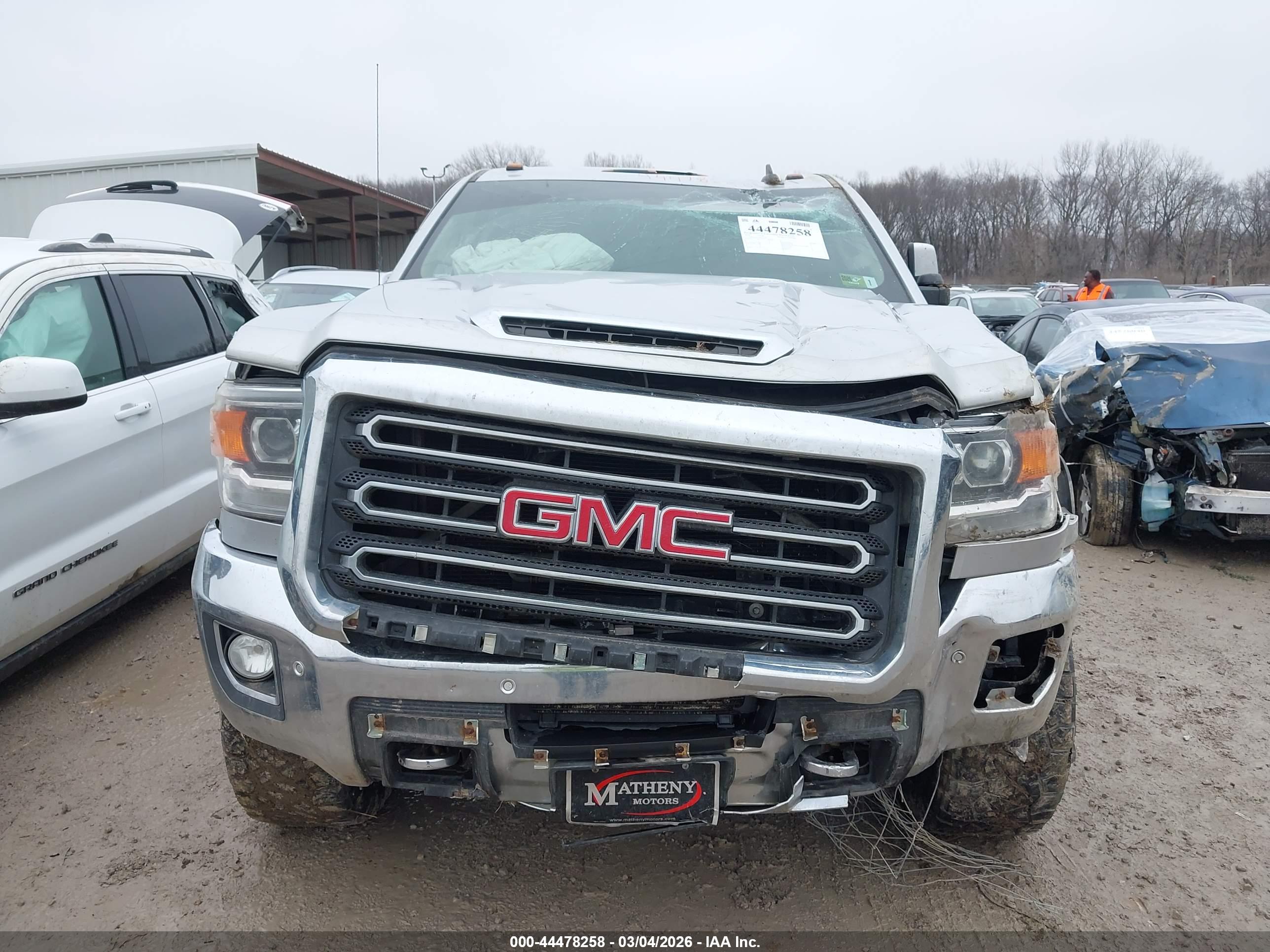 GMC SIERRA image 6