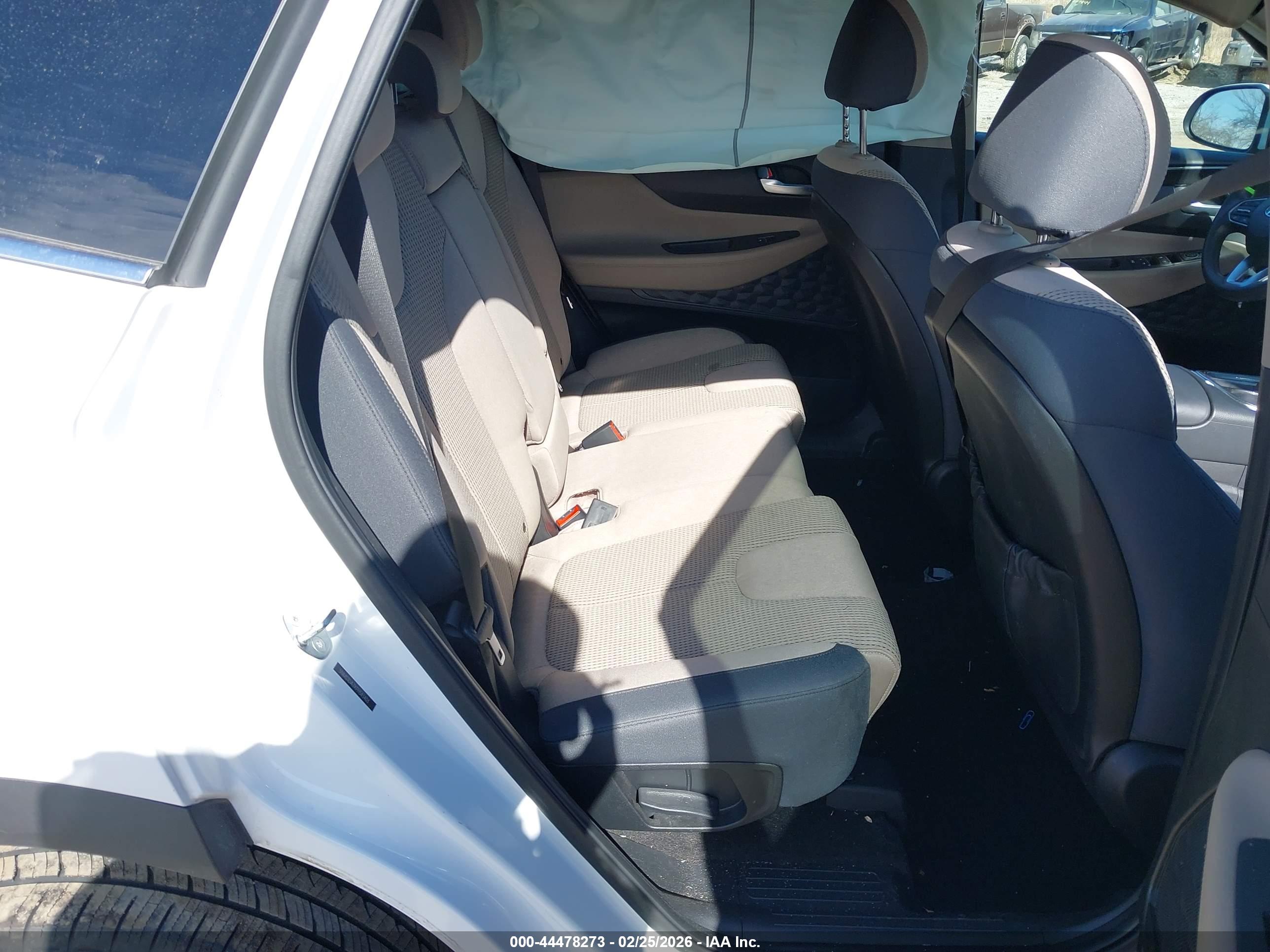 HYUNDAI SANTA image 8