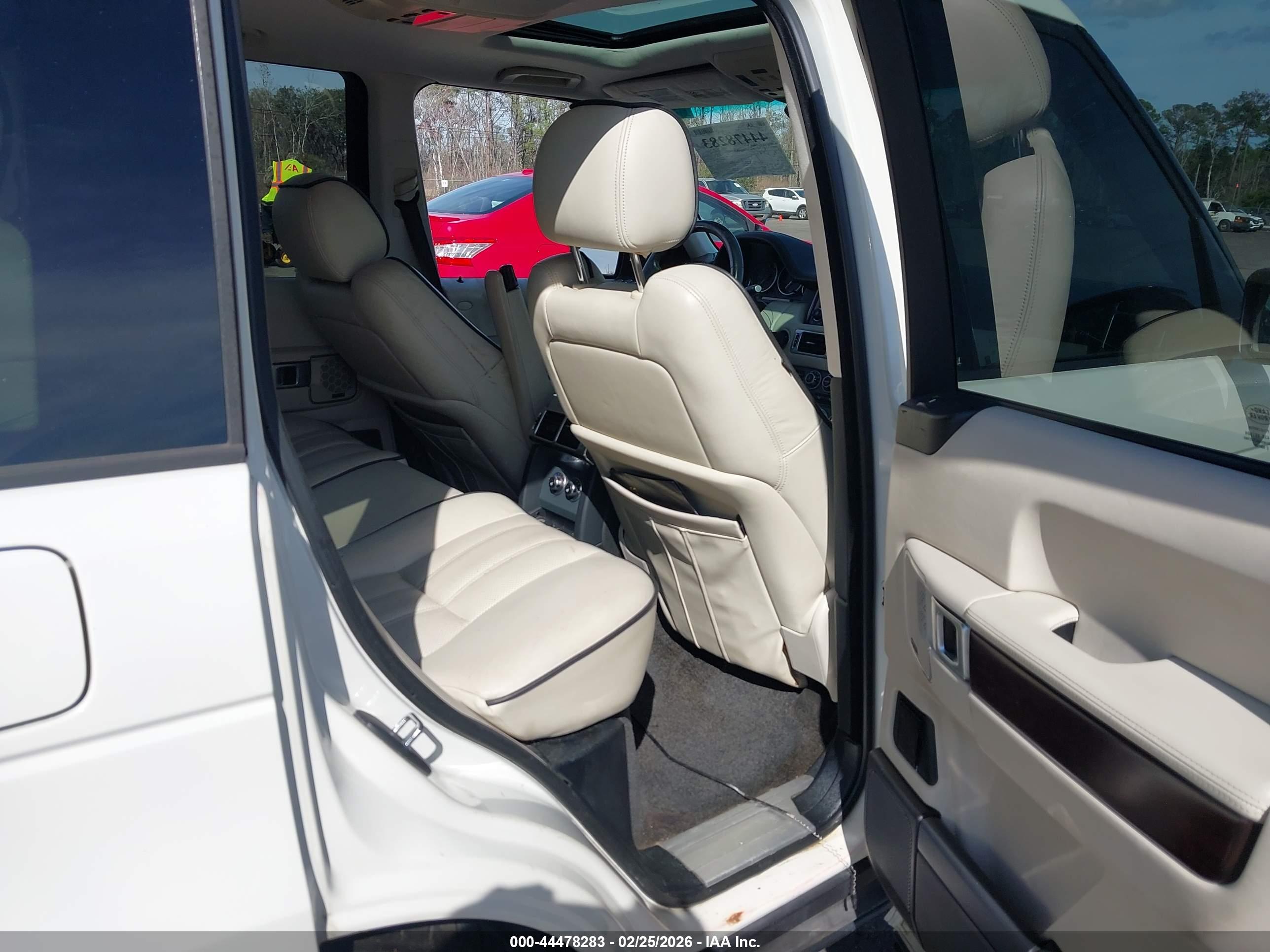 LAND ROVER image 8