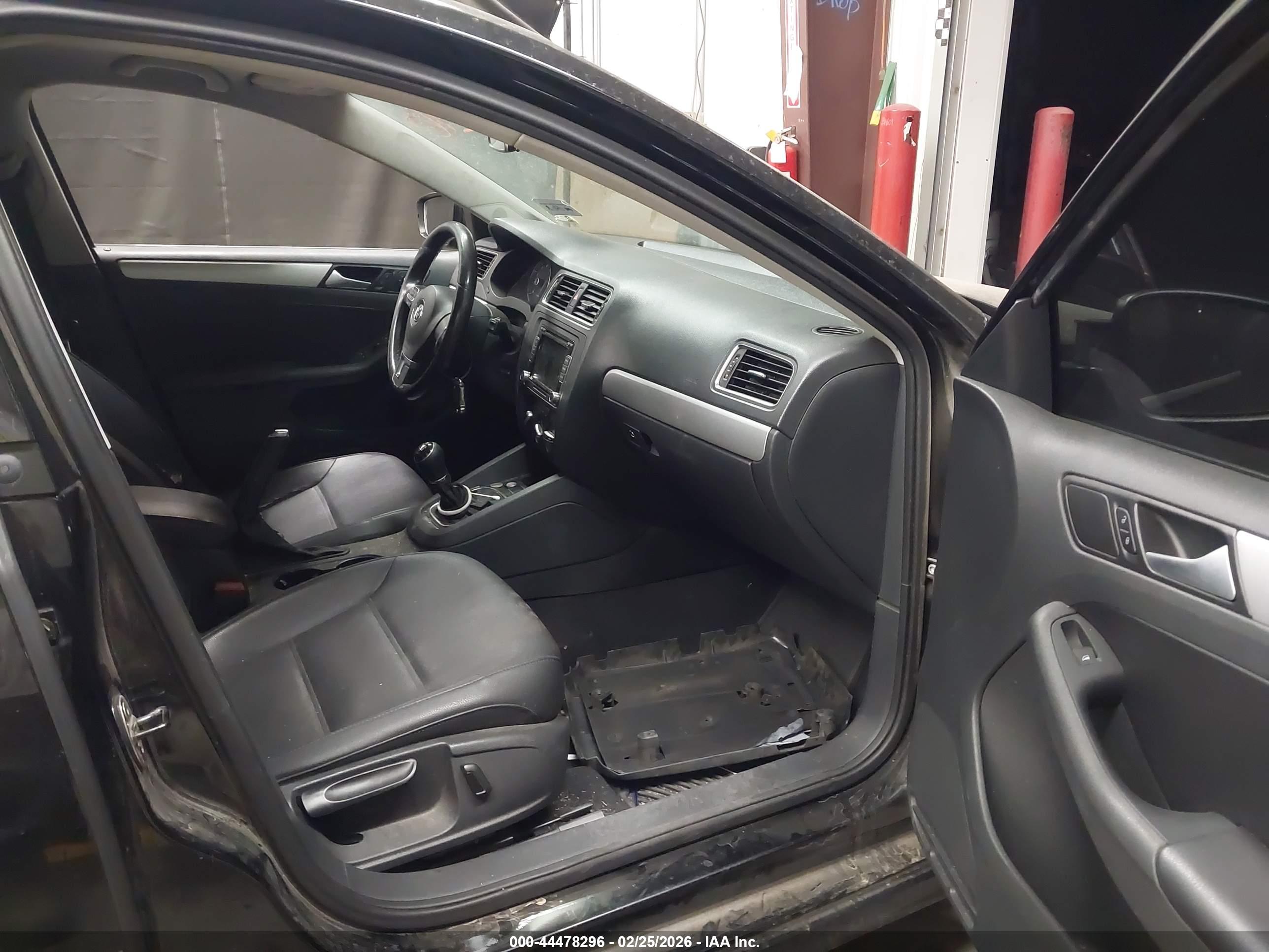 VOLKSWAGEN JETTA image 5