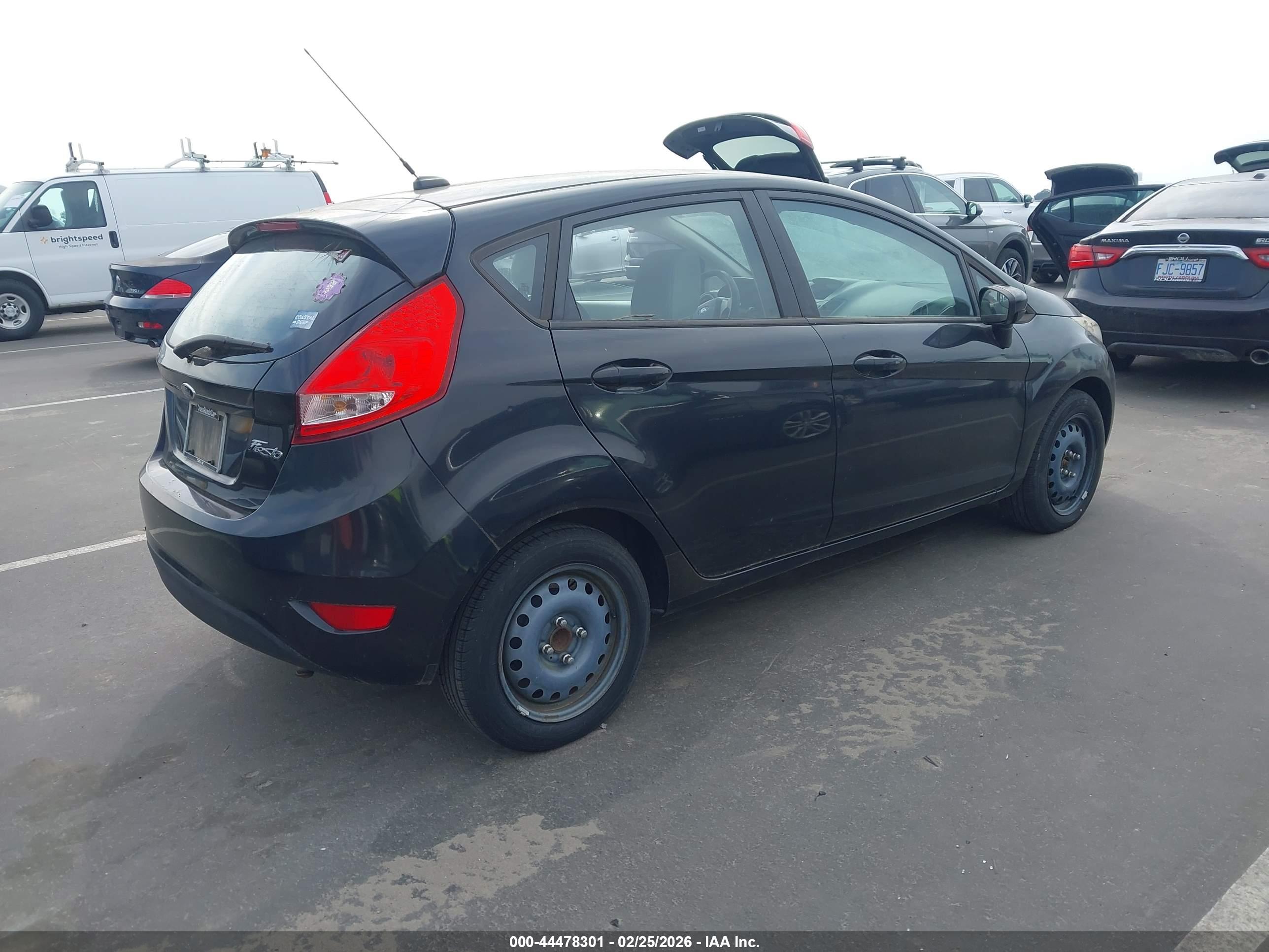 FORD FIESTA image 4